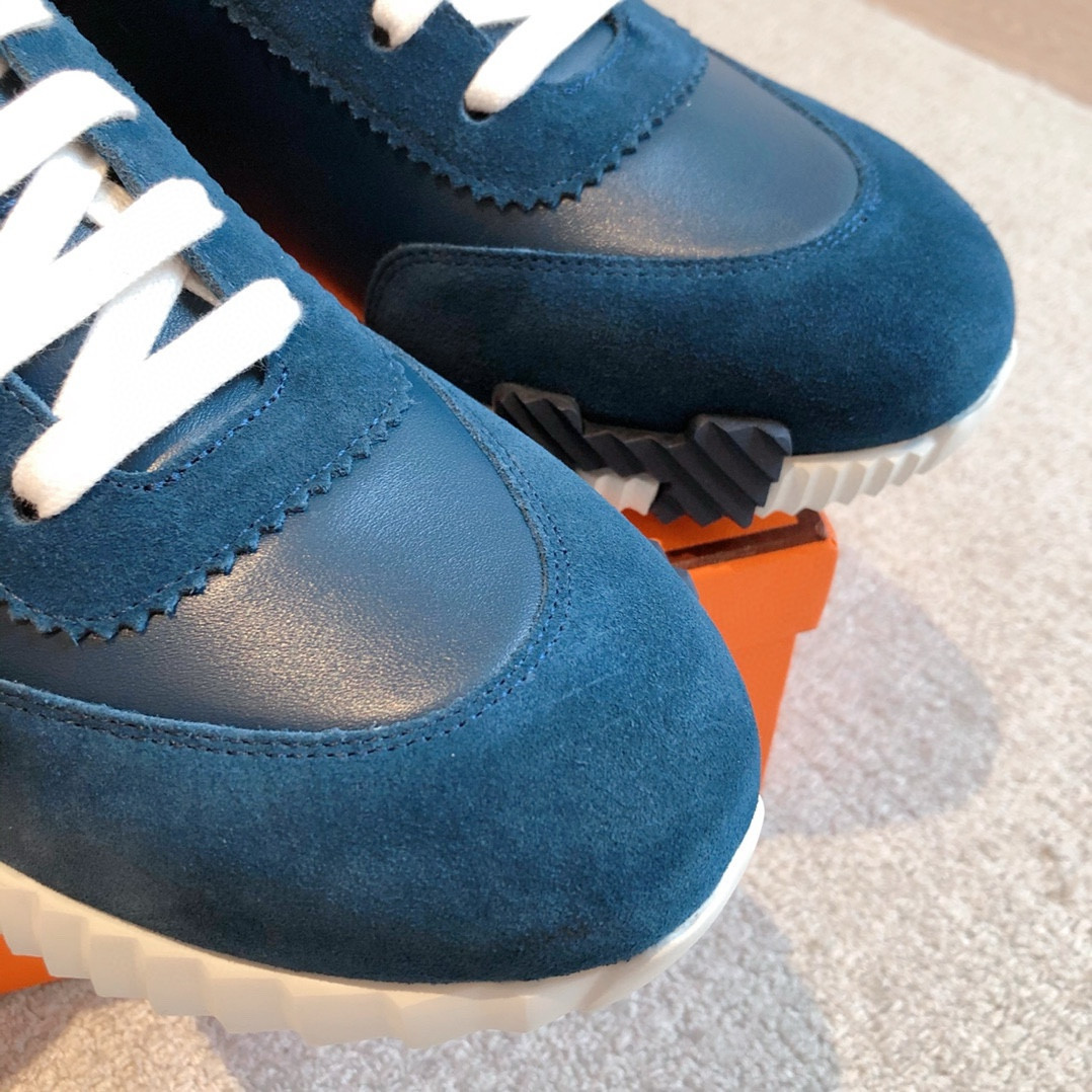 ua H**mes bouncing sneaker