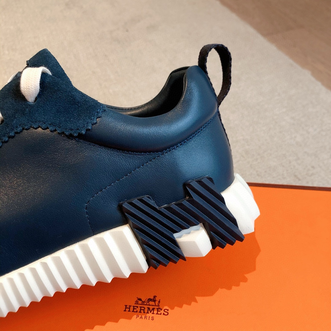 ua H**mes bouncing sneaker
