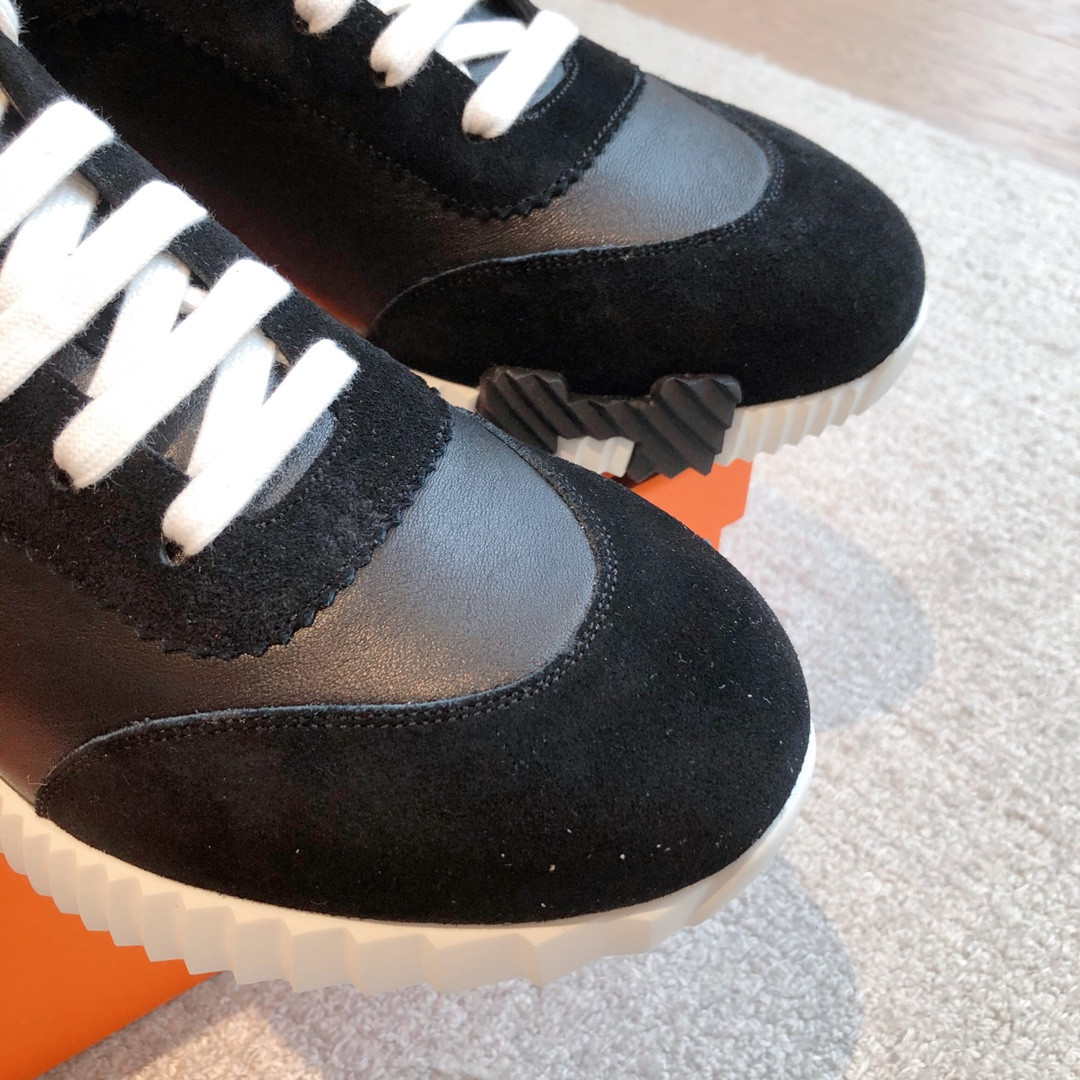 ua H**mes bouncing sneaker