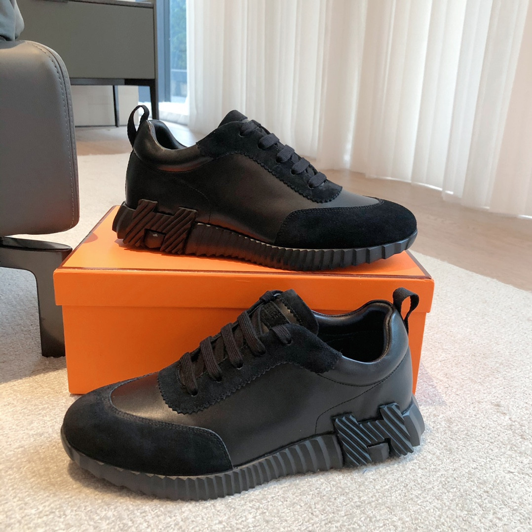 ua H**mes bouncing sneaker
