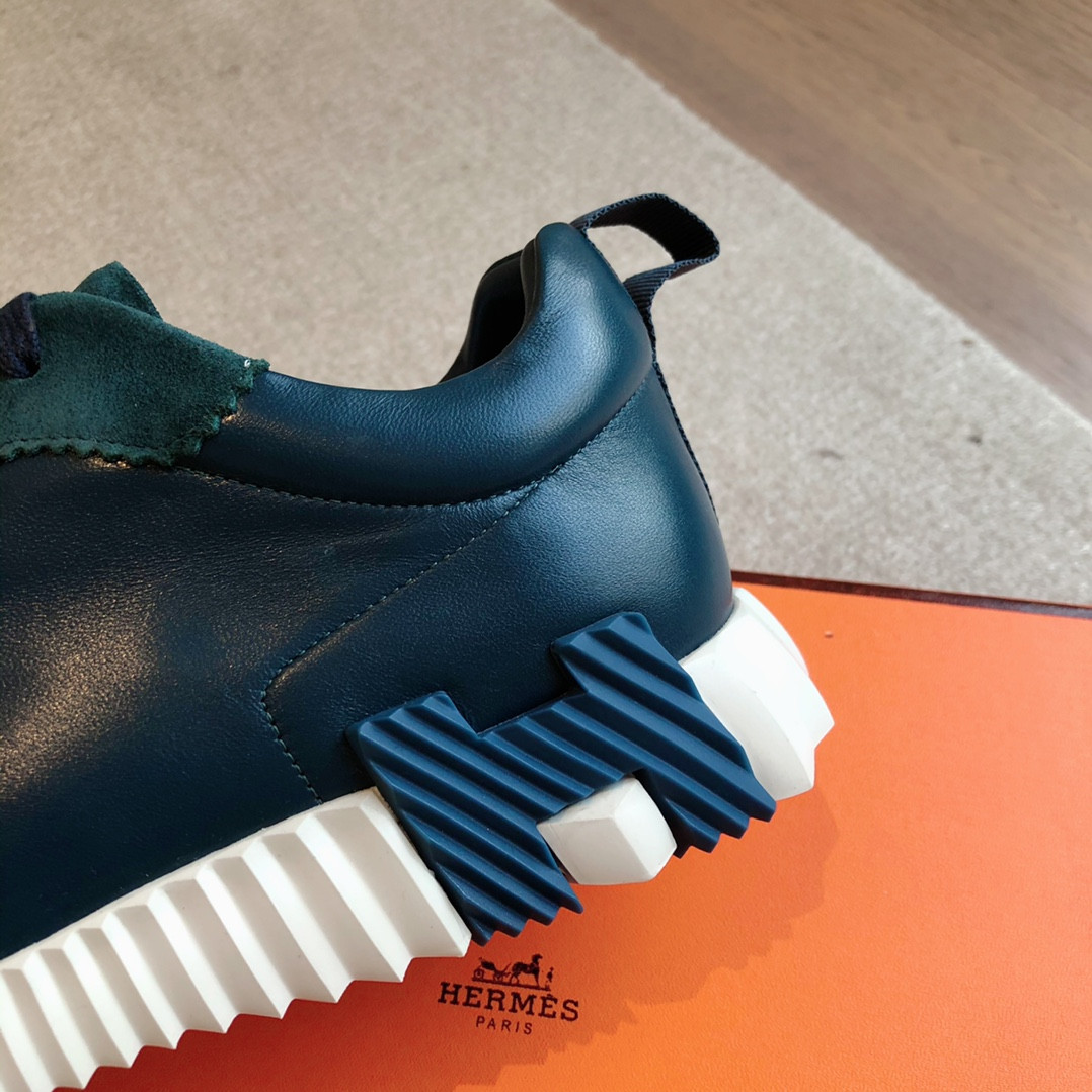 ua H**mes bouncing sneaker