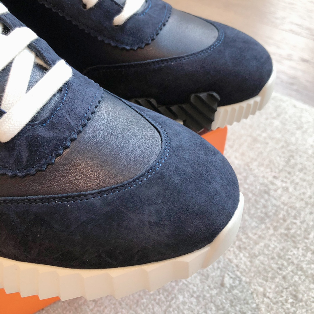 ua H**mes bouncing sneaker