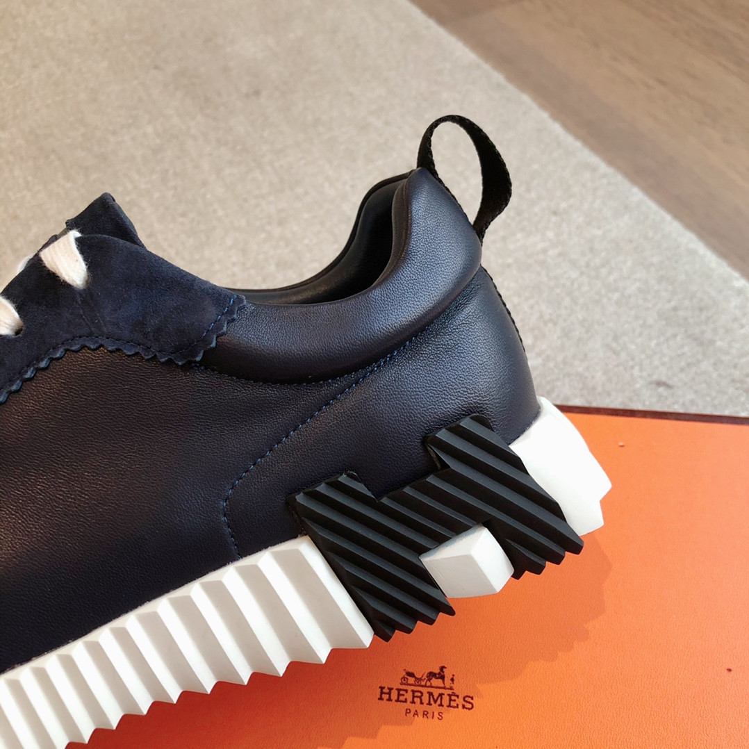 ua H**mes bouncing sneaker