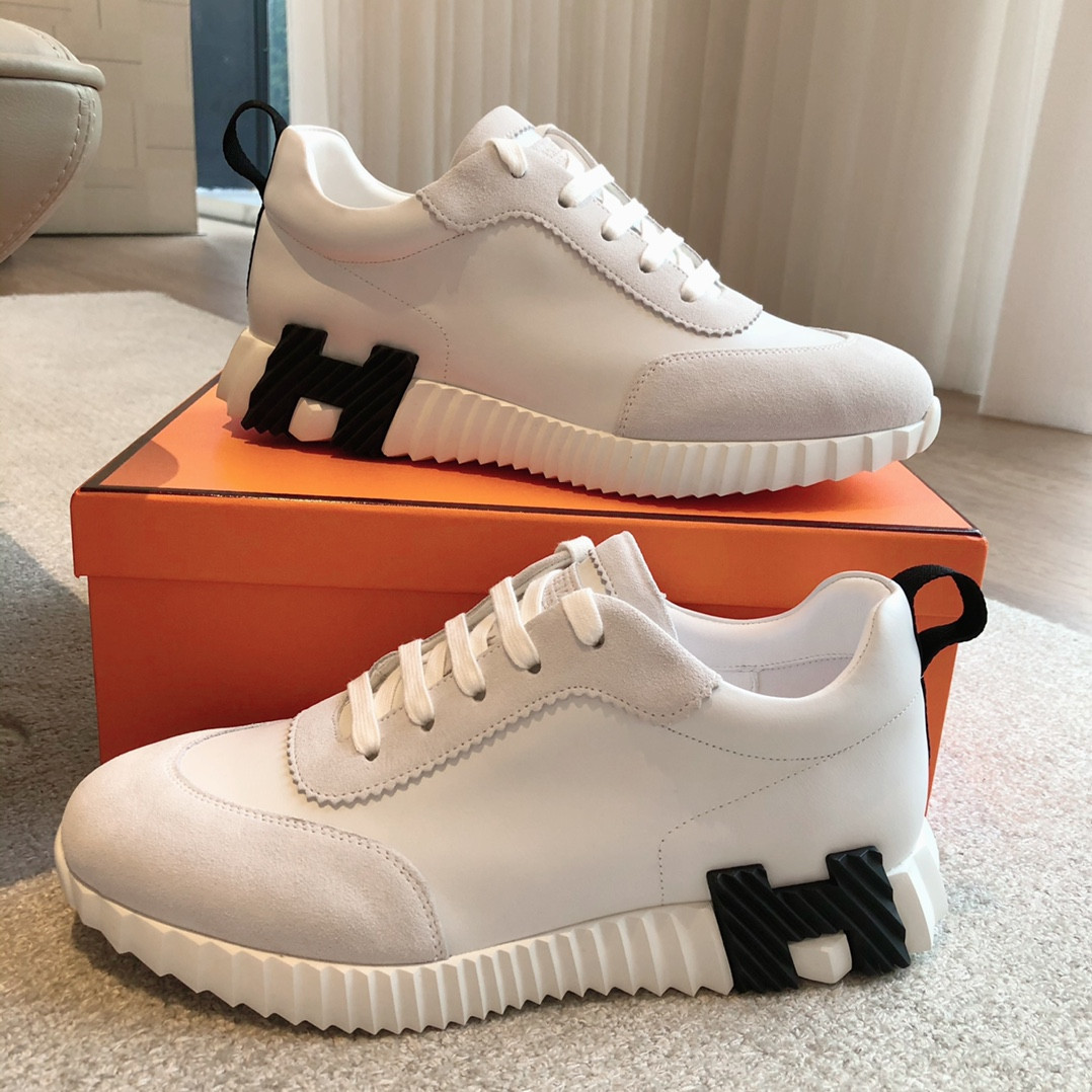 ua H**mes bouncing sneaker