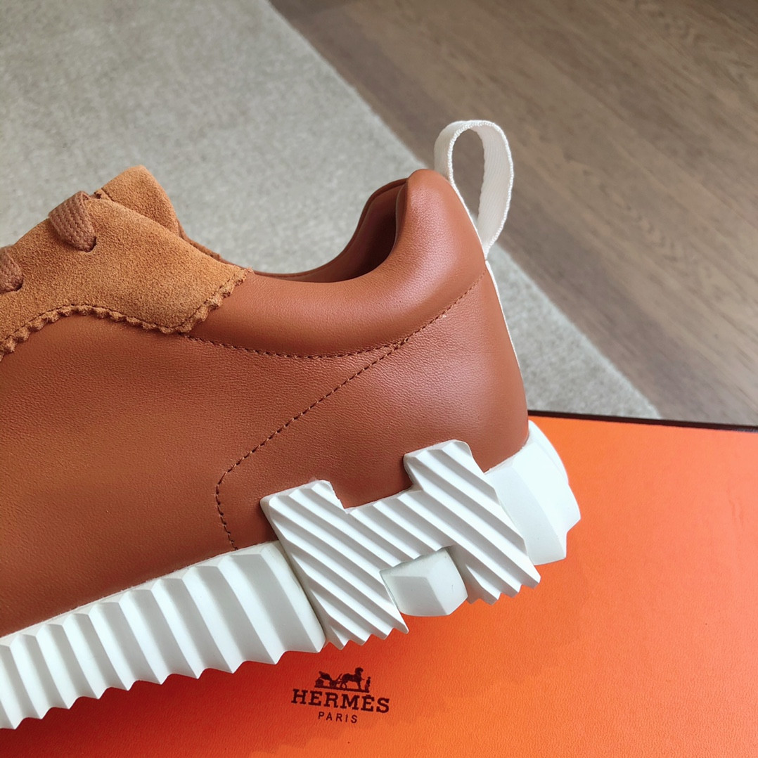 ua H**mes bouncing sneaker