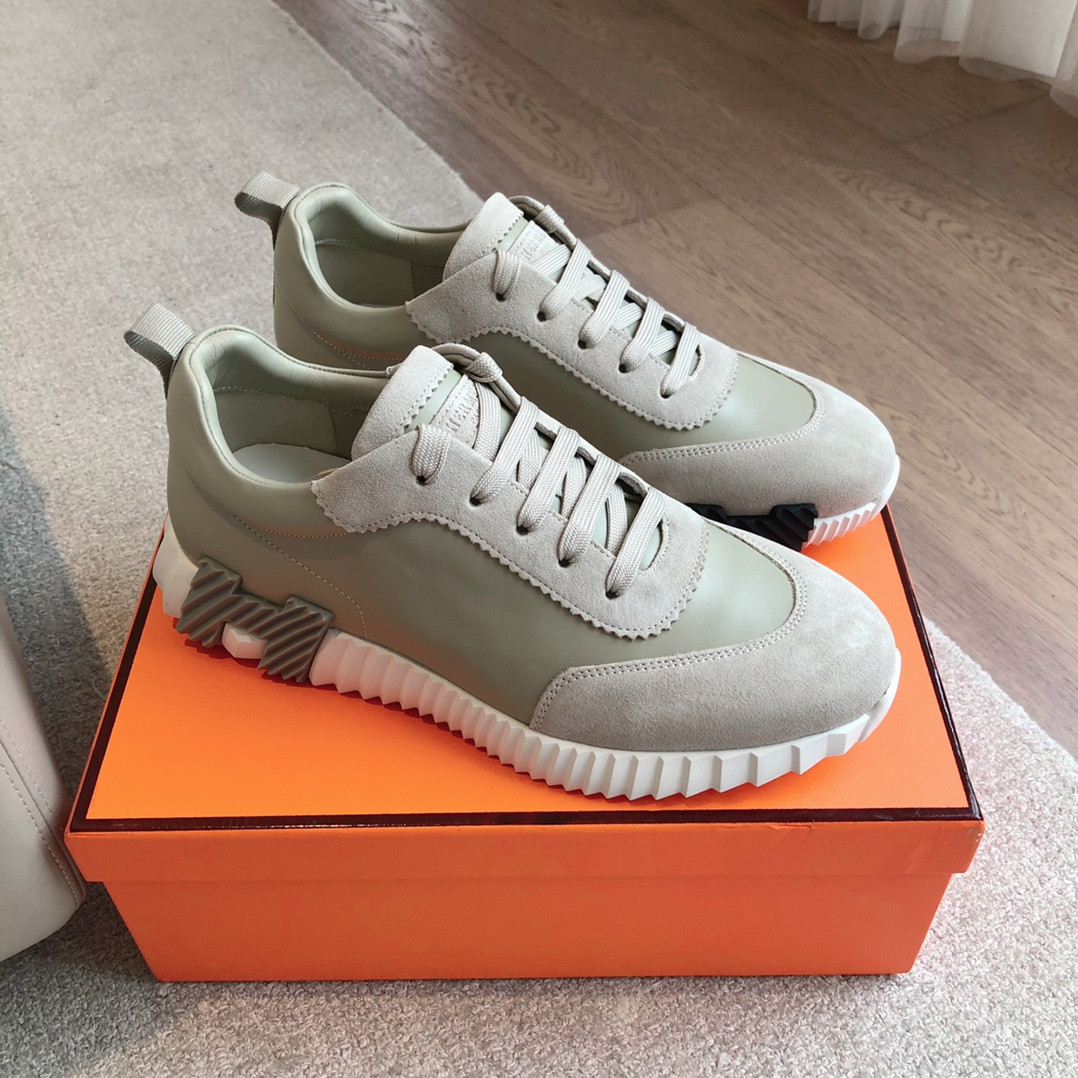ua H**mes bouncing sneaker