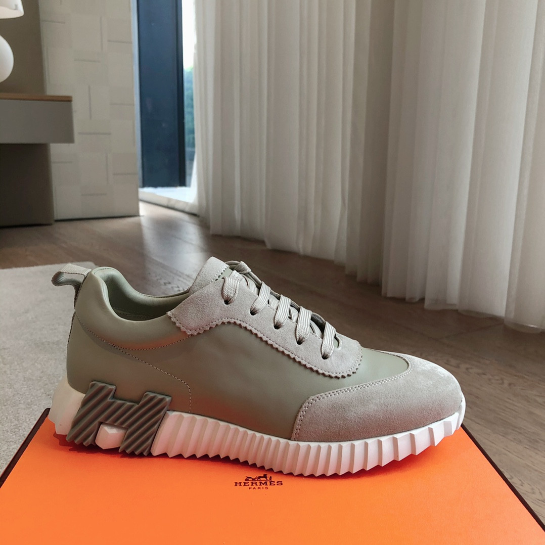ua H**mes bouncing sneaker