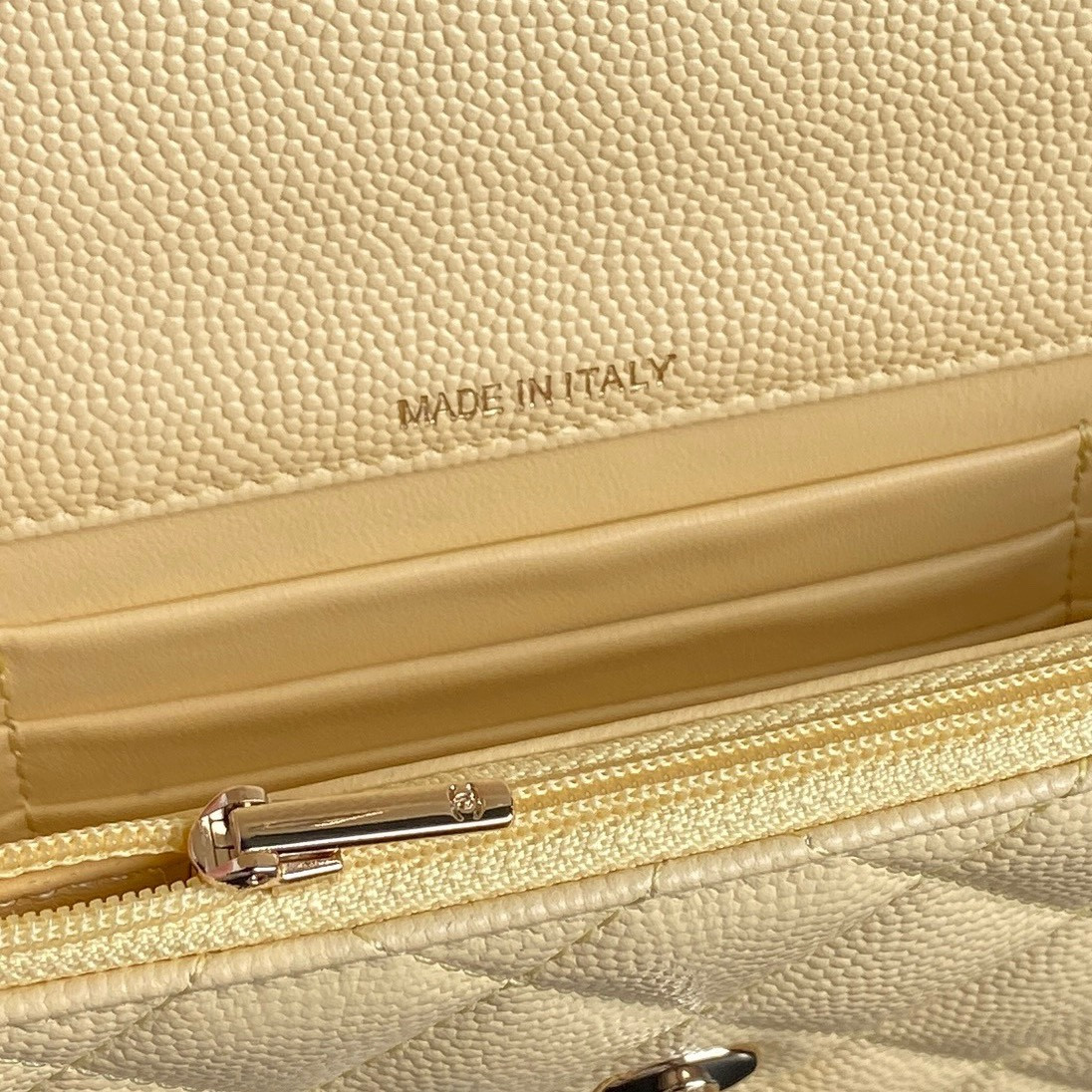 Ch*el 25c bags 14×18×3cm
