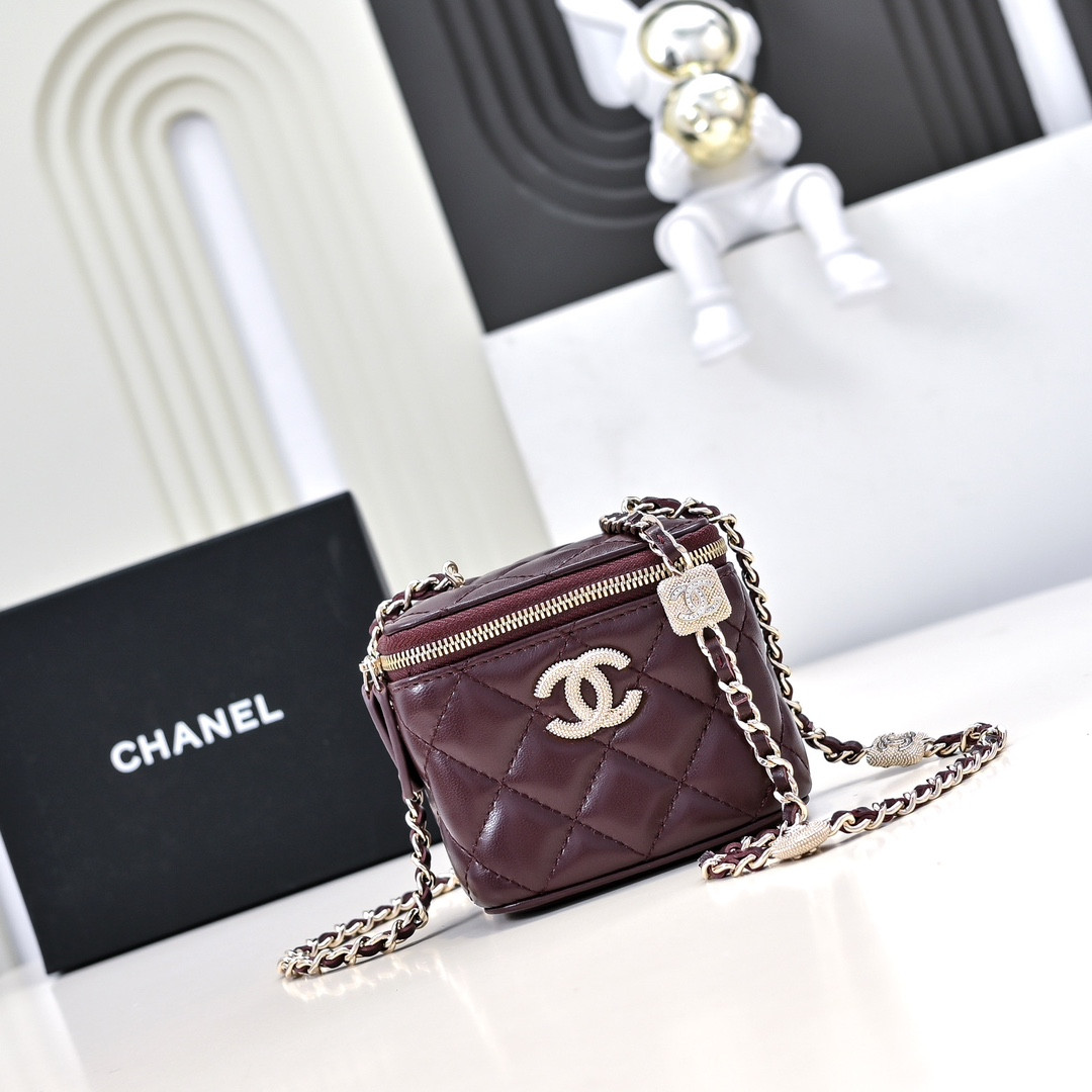 Ch*el small vanity with chain 8.5x11x7cm