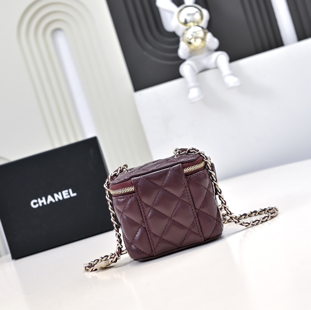 Ch*el small vanity with chain 8.5x11x7cm
