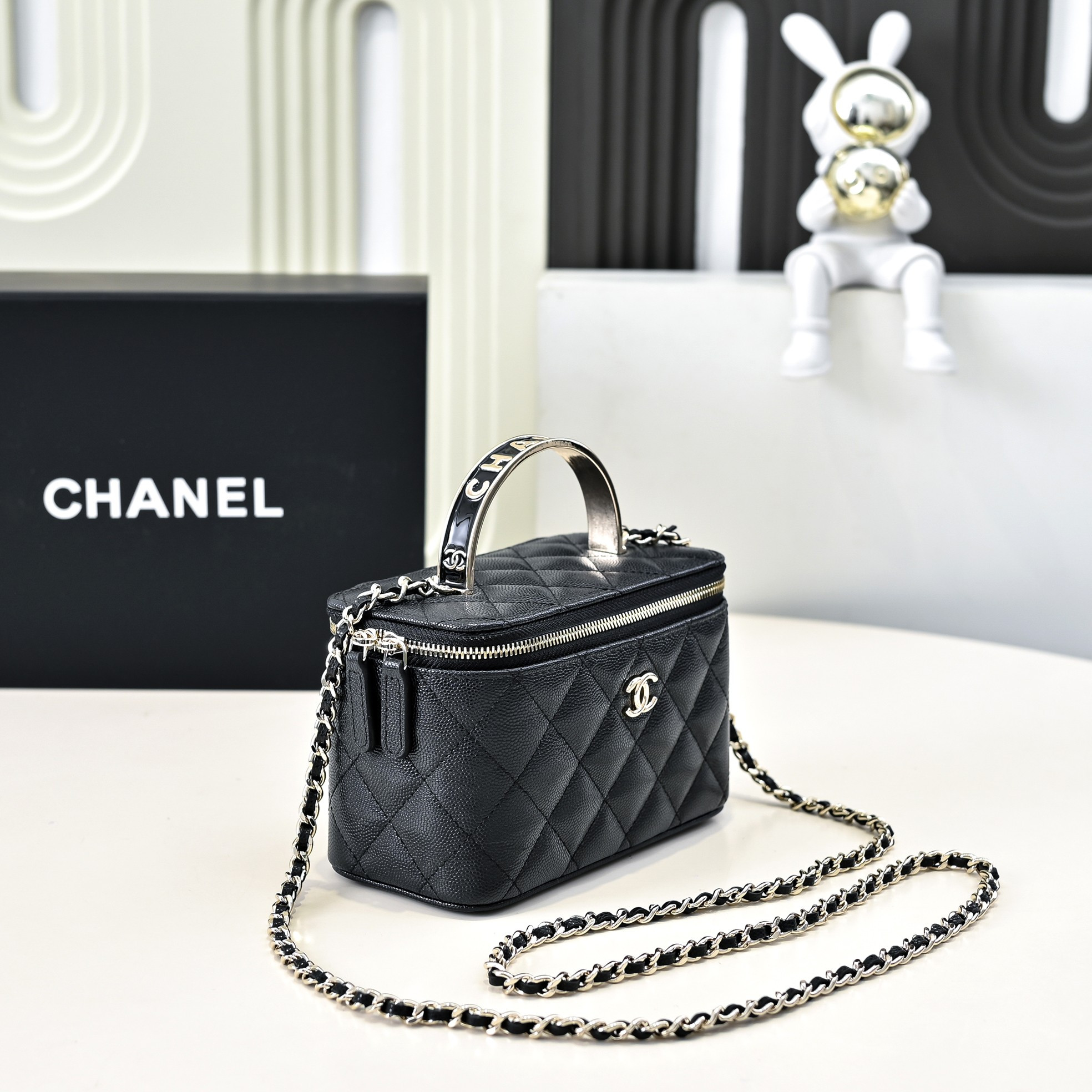 Ch*el clutch with chain 10x16x8cm