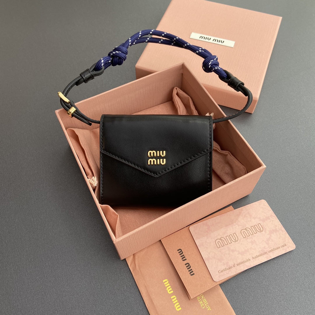 M1v M1v leather shoulder wallet 8.5x10.5x2cm