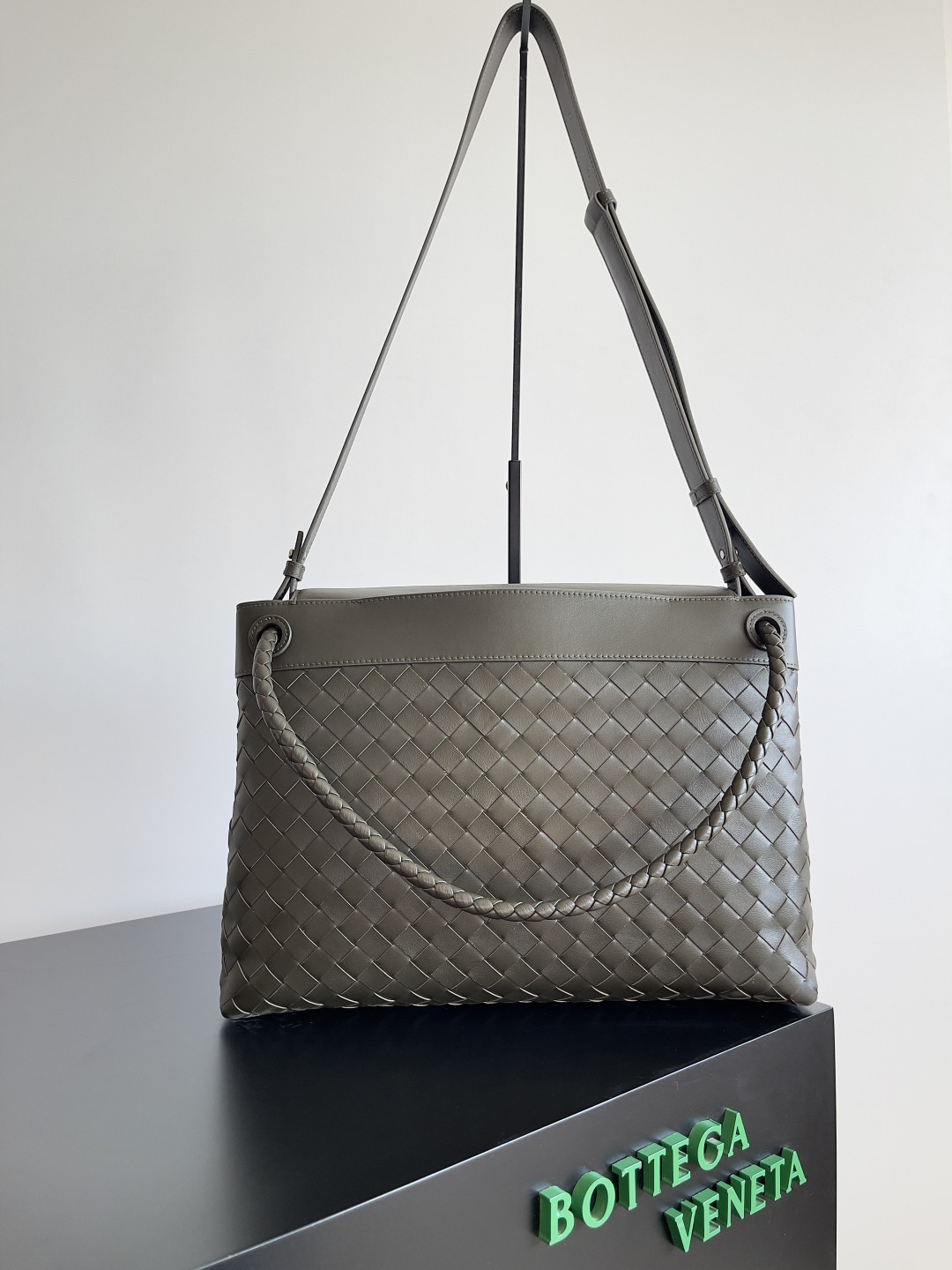 bo*te*ga Ve*ne*ta medium andiamo messenger 37x26x13cm