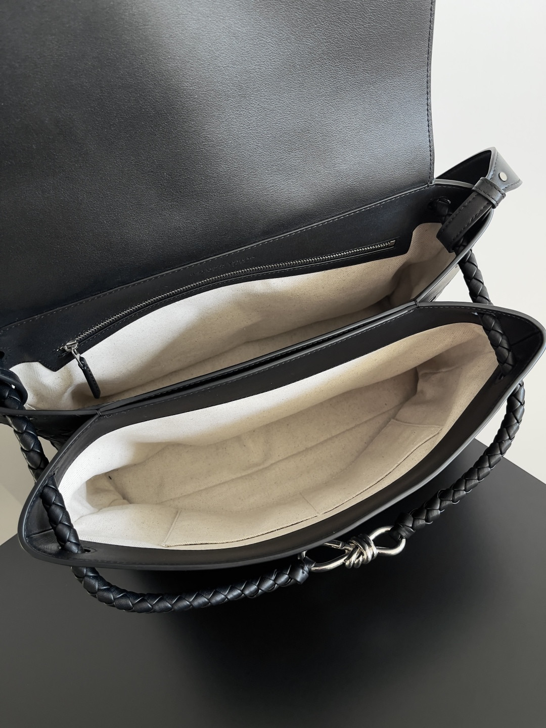 bo*te*ga Ve*ne*ta medium andiamo messenger 37x26x13cm
