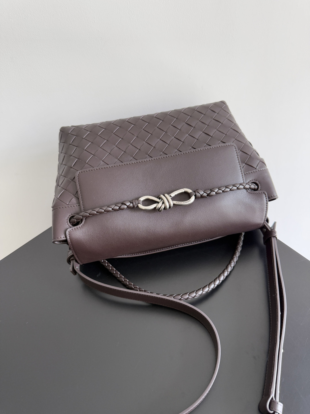 bo*te*ga Ve*ne*ta small andiamo messenger 29x20x13cm