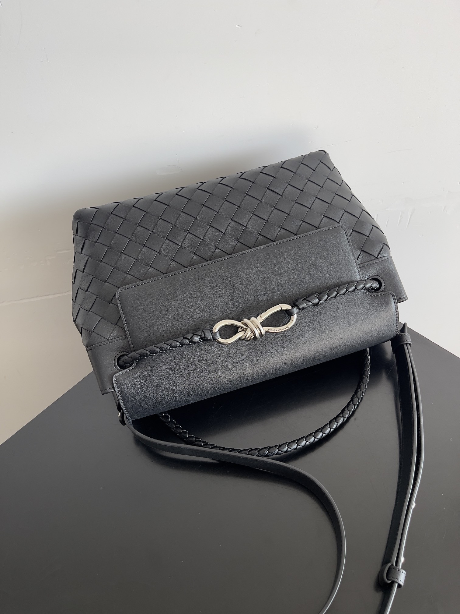 bo*te*ga Ve*ne*ta small andiamo messenger 29x20x13cm