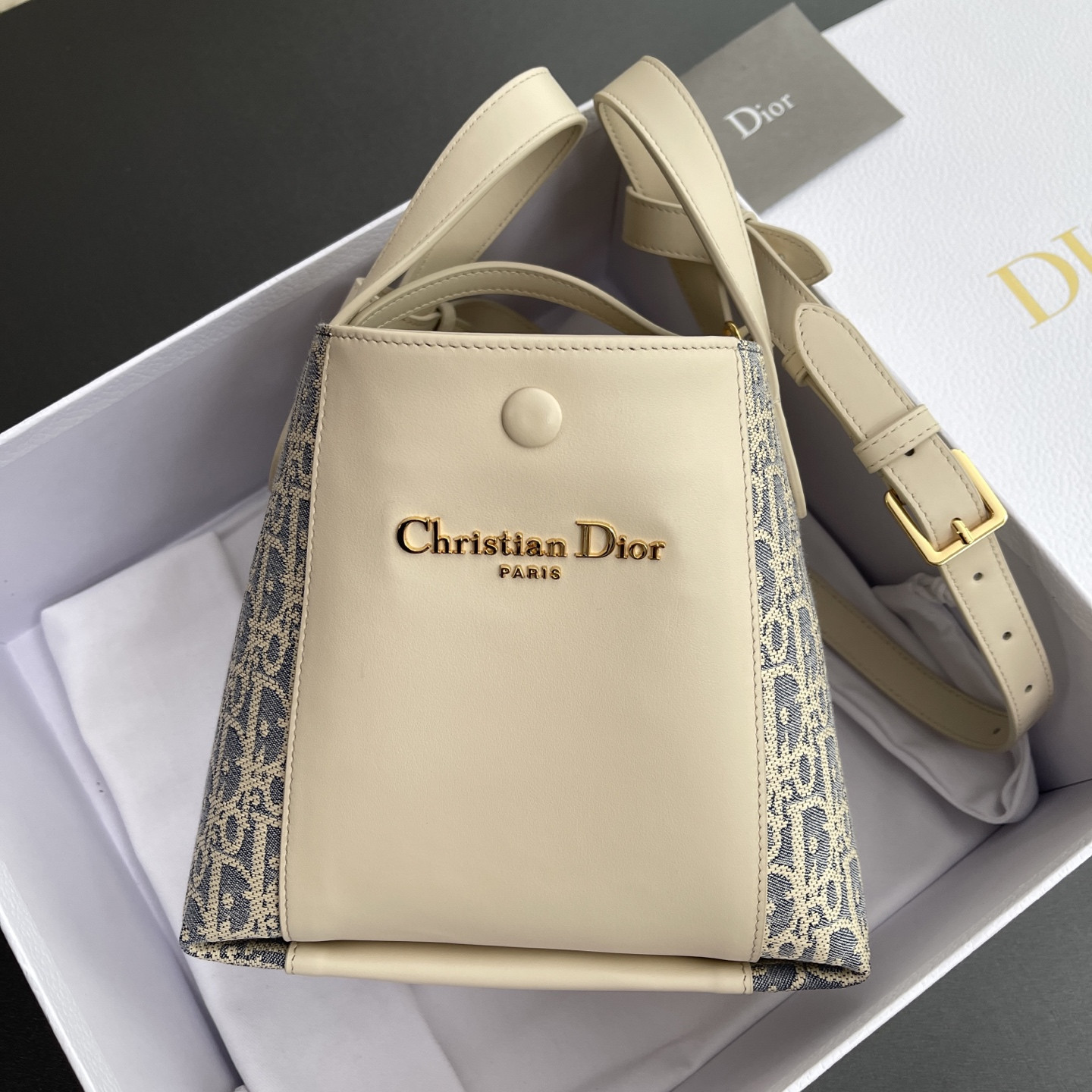 D*or small signature bucket bag 21x19x11cm