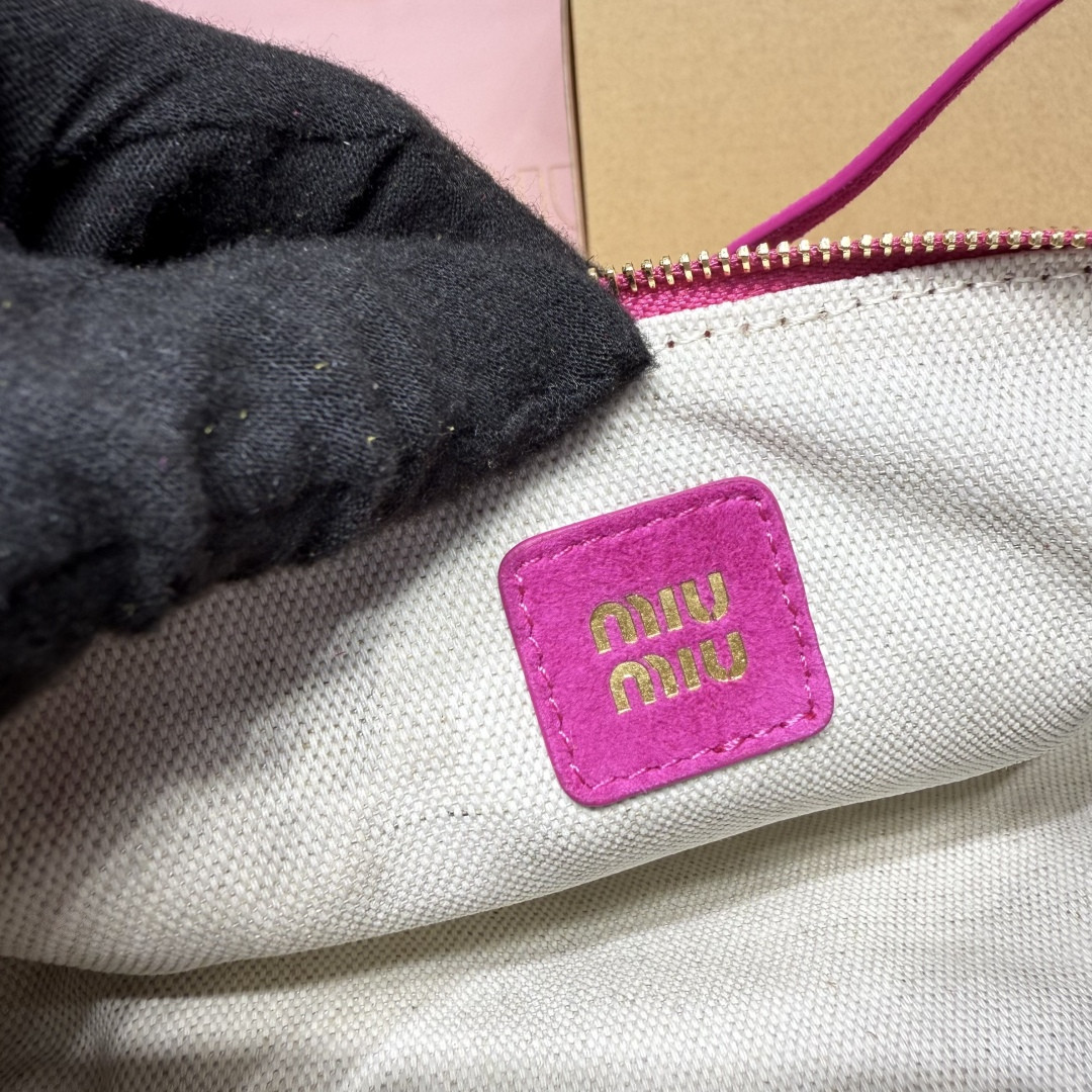 M1v M1v suede pouch 22x9x9cm