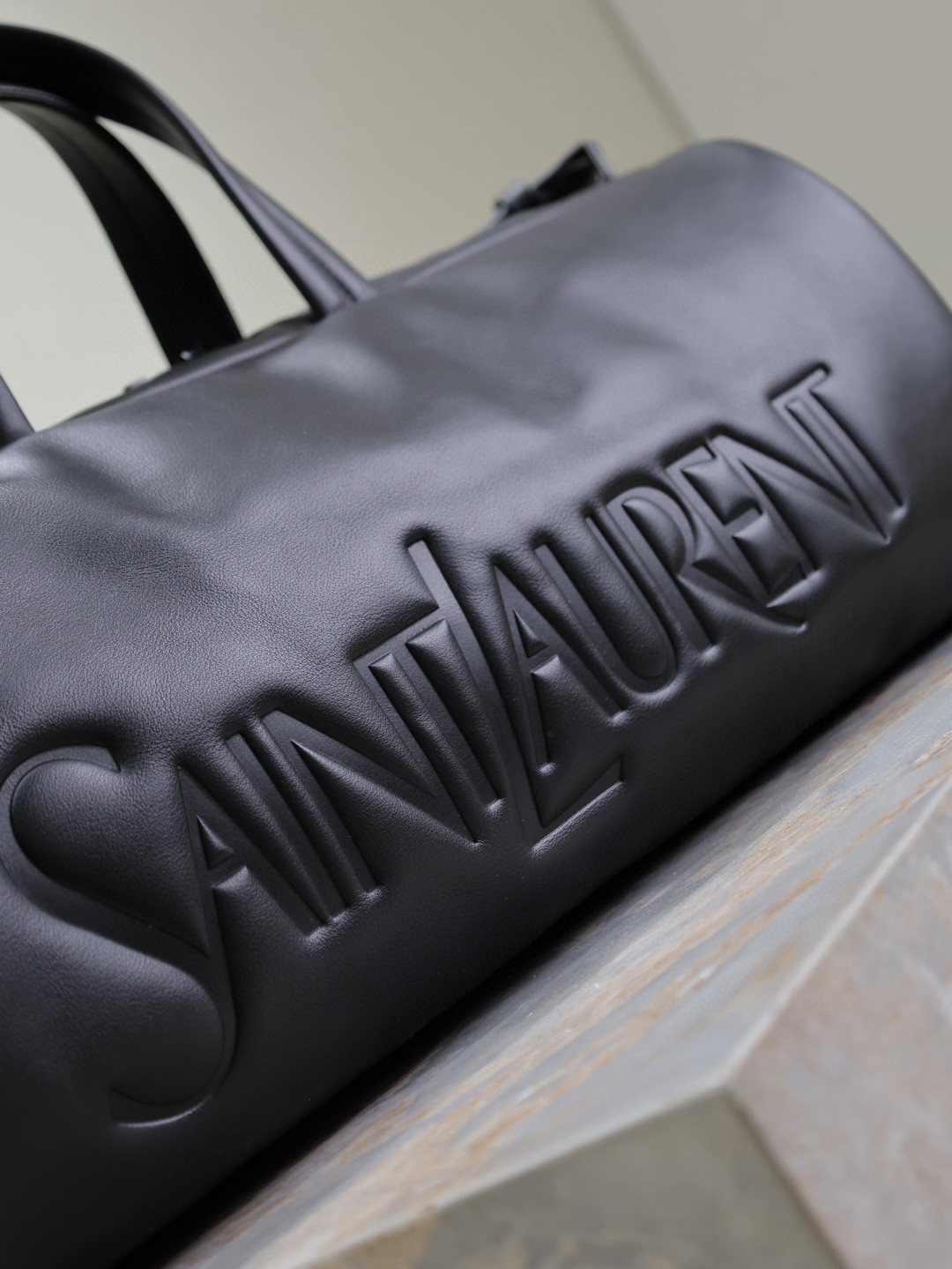 y*l Sa**t Lau*nt duffle in lambskin 53x24x22cm
