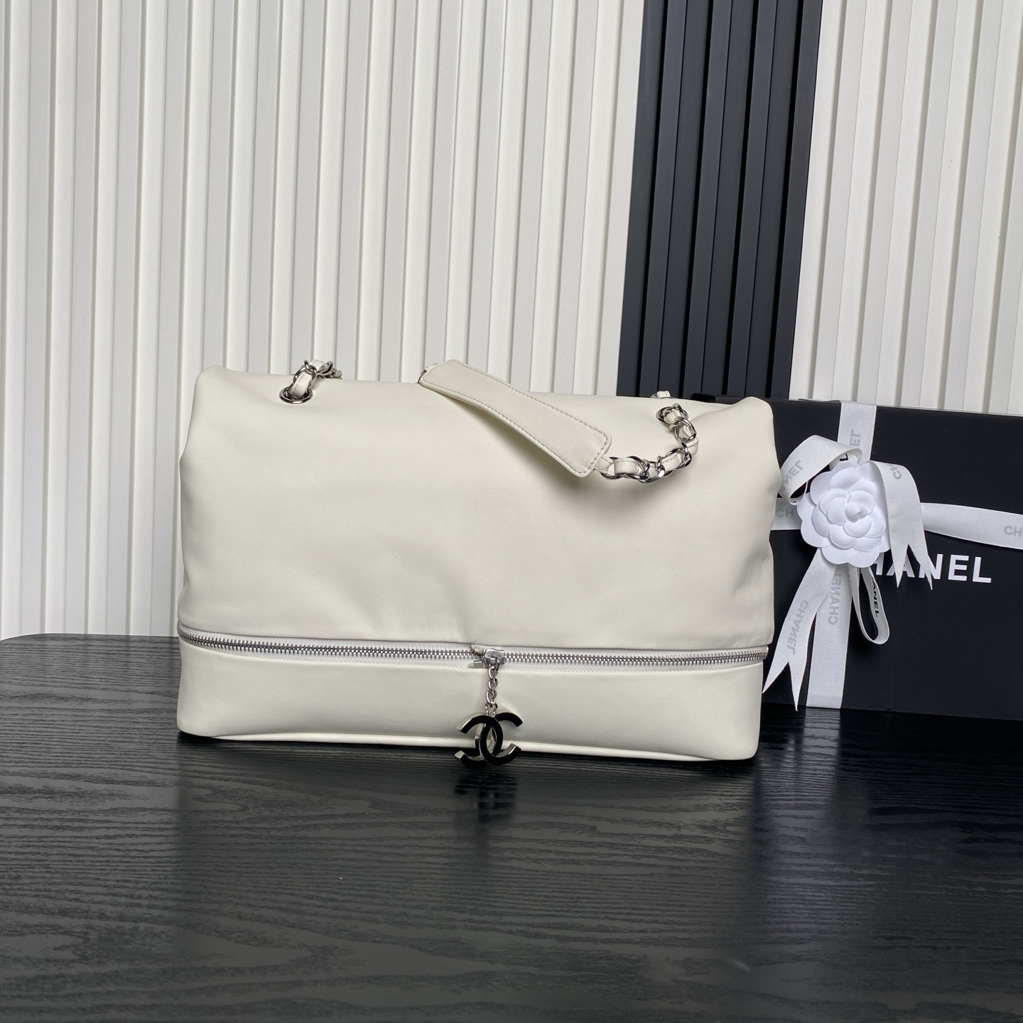 ch*el vintage Gr*ffiti tote airport bag 36x24x12cm