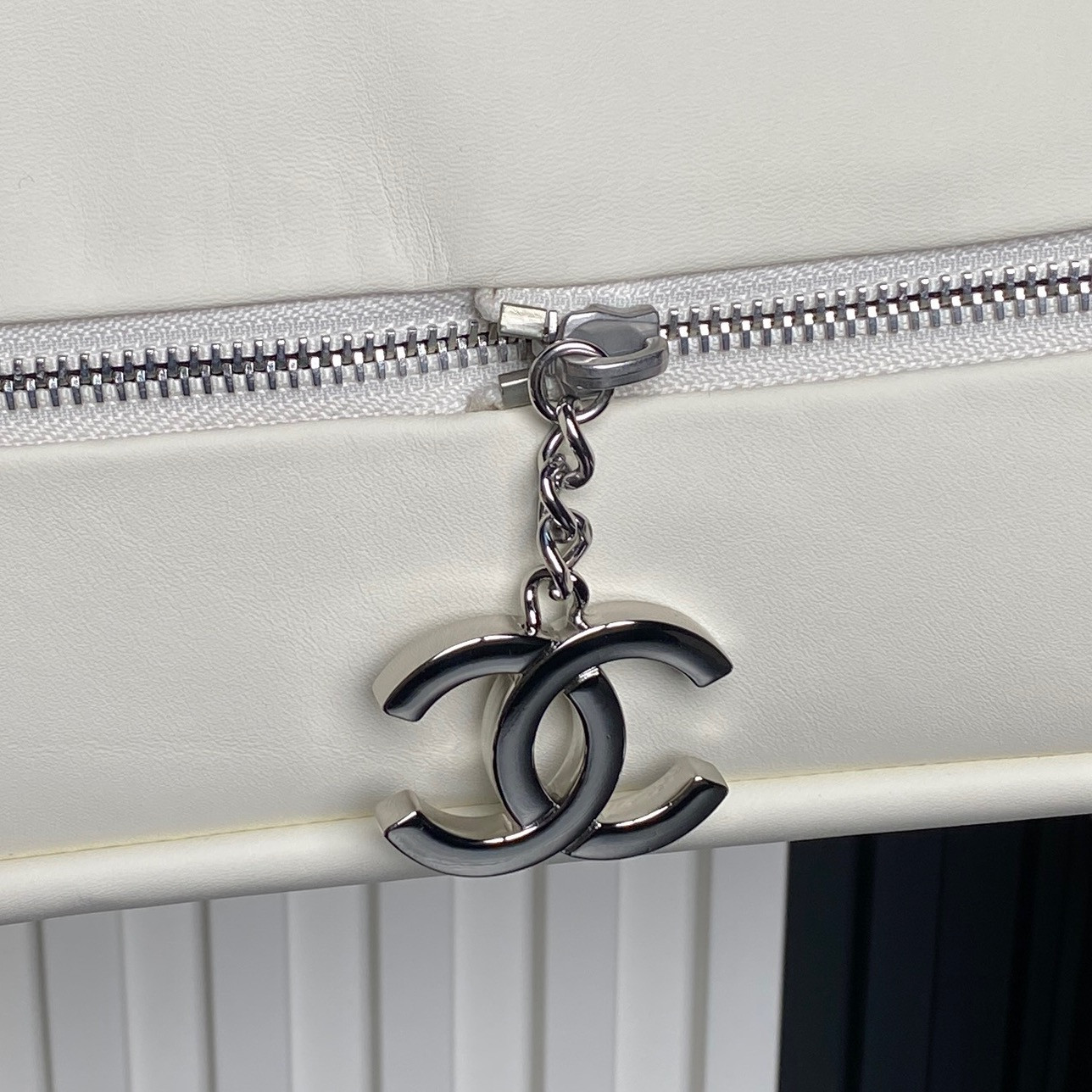 ch*el vintage Gr*ffiti tote airport bag 36x24x12cm