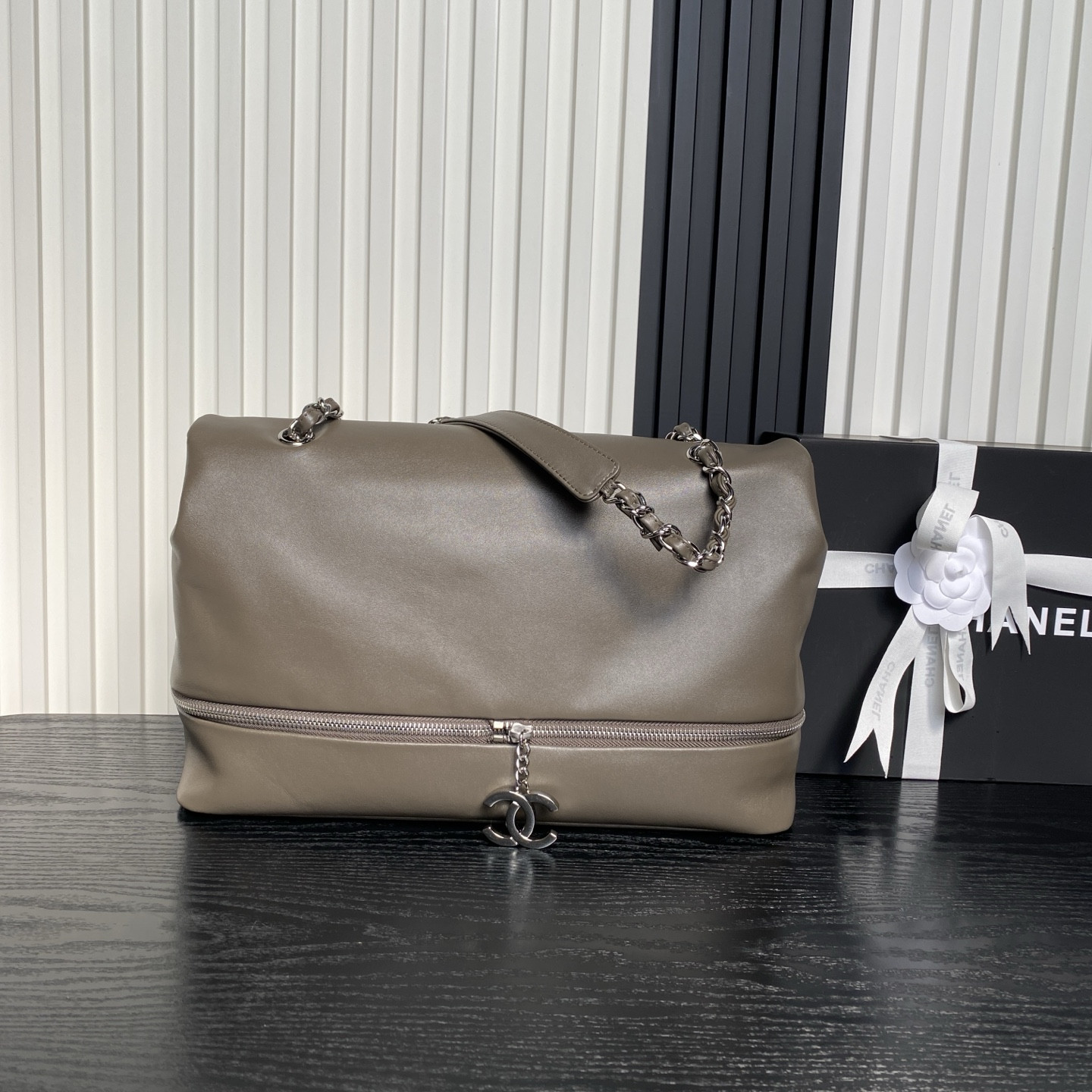 ch*el vintage Gr*ffiti tote airport bag 36x24x12cm