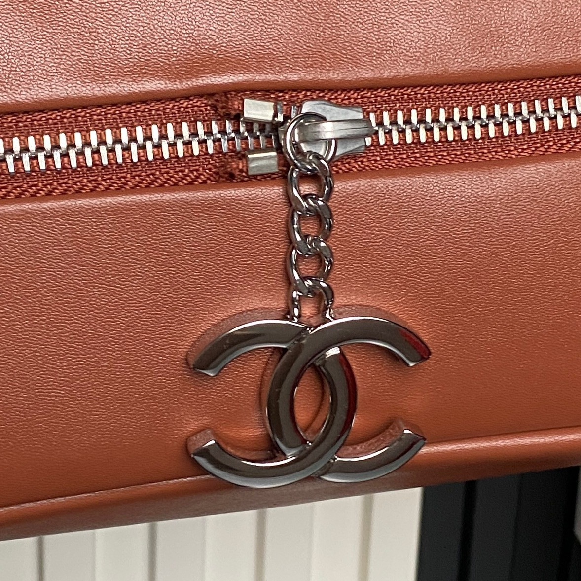 ch*el vintage Gr*ffiti tote airport bag 36x24x12cm