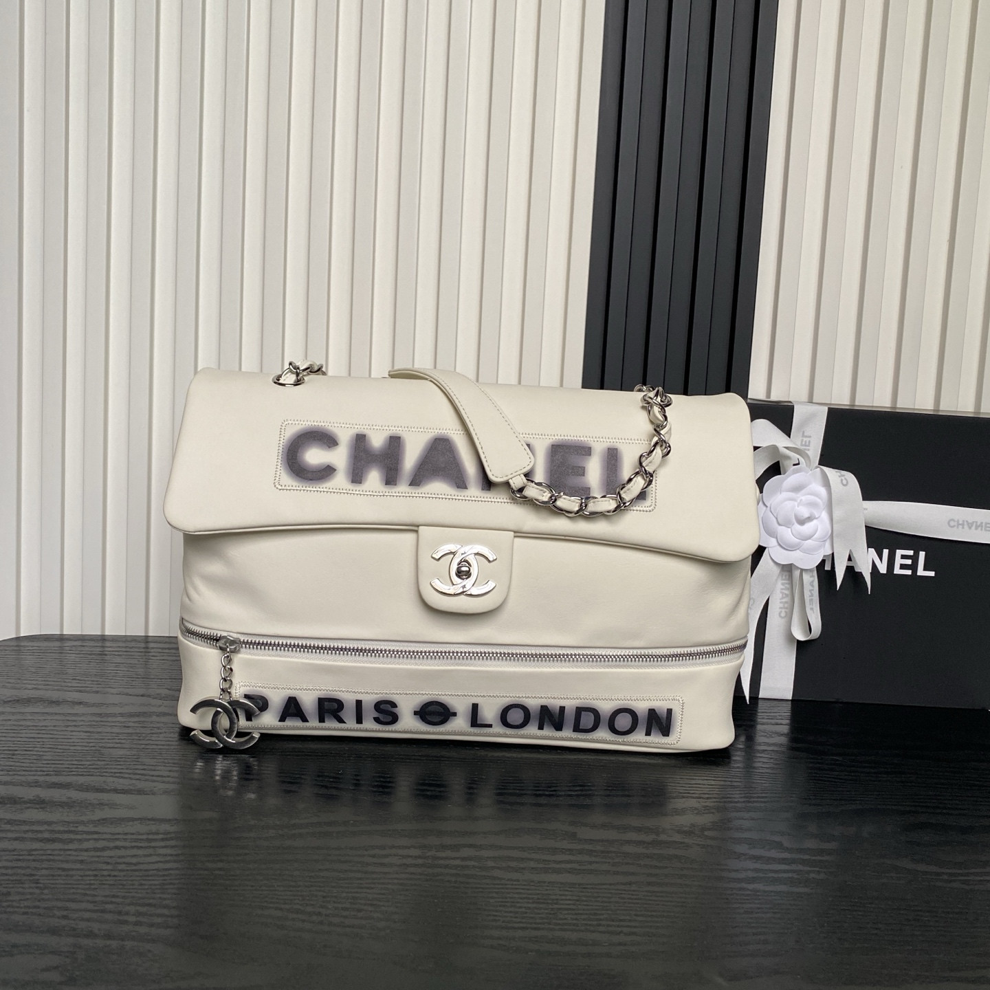 ch*el vintage Gr*ffiti tote airport bag 36x24x12cm