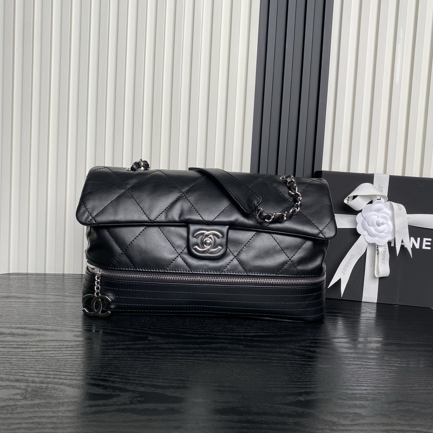 ch*el vintage Gr*ffiti tote airport bag 36x24x12cm
