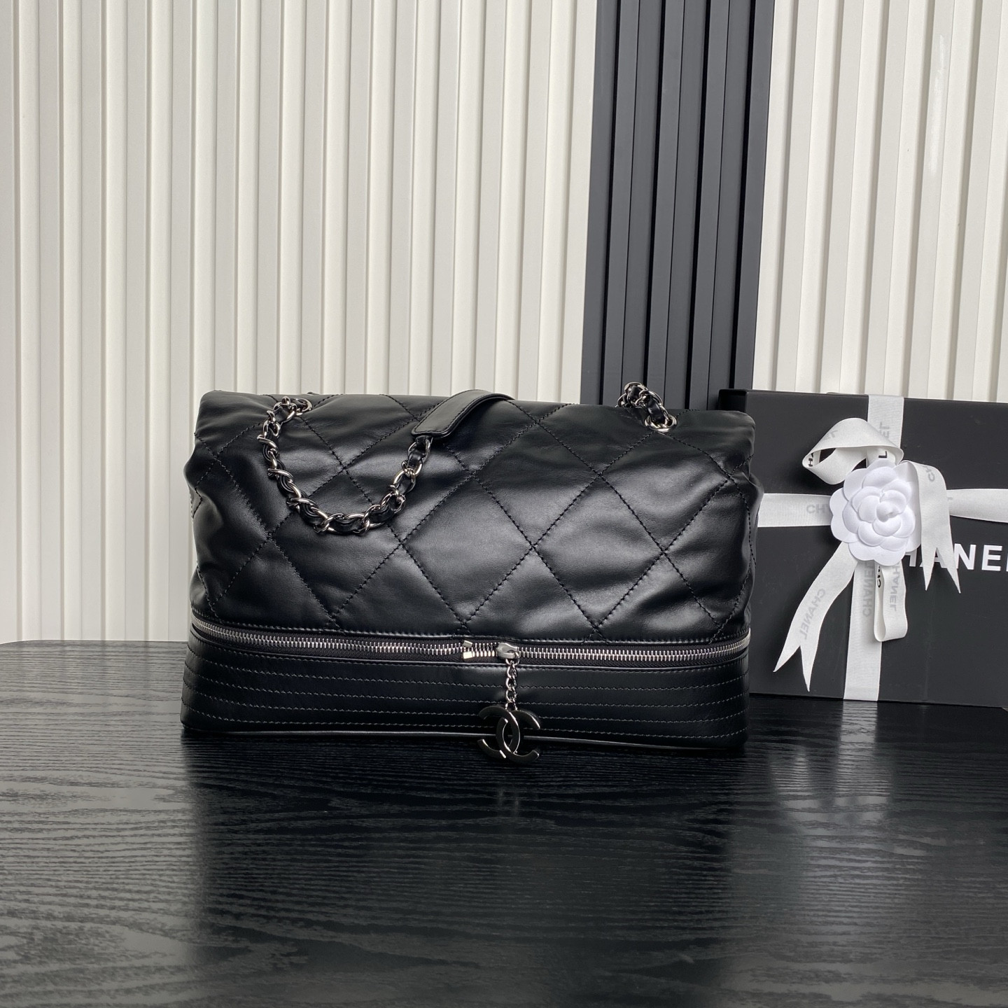 ch*el vintage Gr*ffiti tote airport bag 36x24x12cm