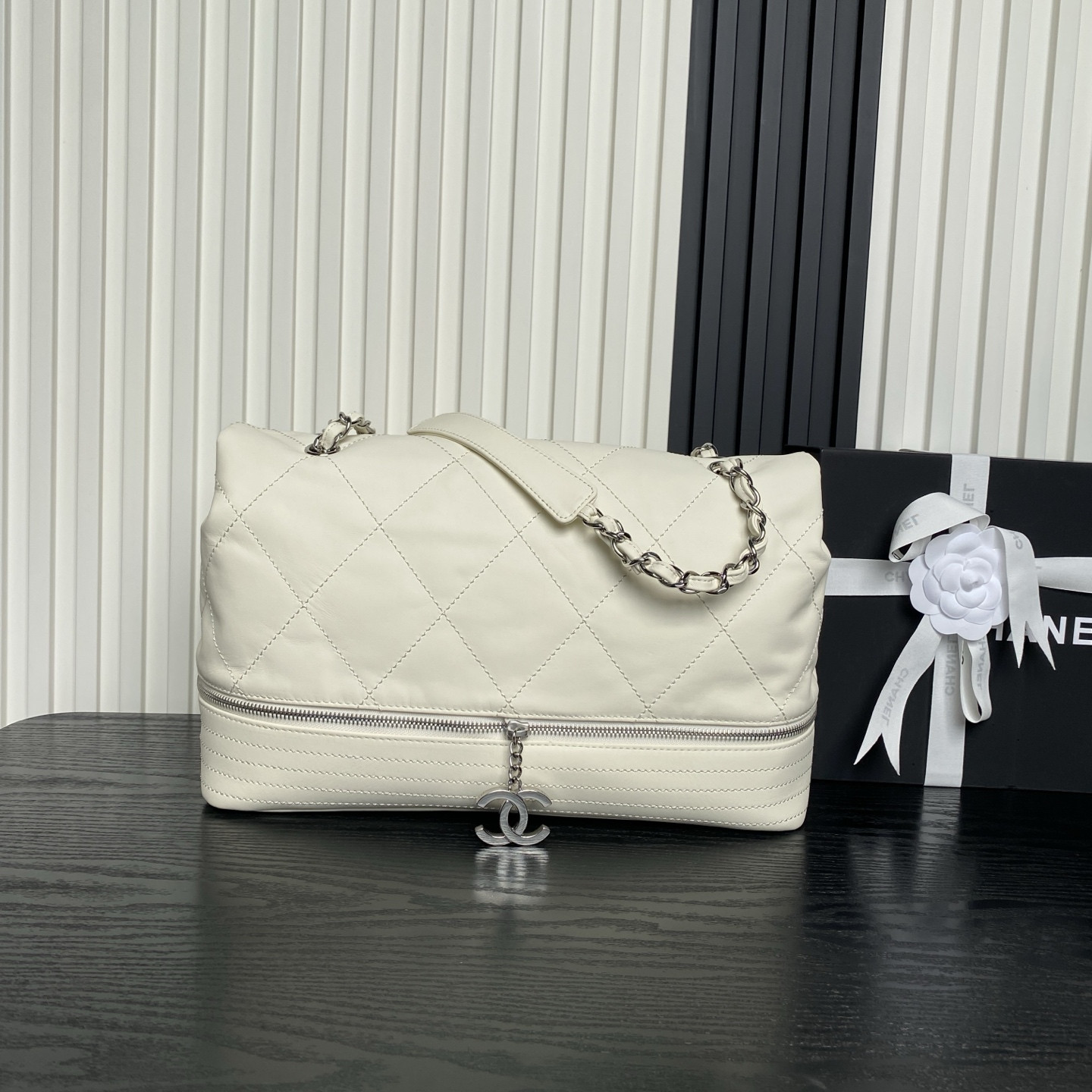 ch*el vintage Gr*ffiti tote airport bag 36x24x12cm