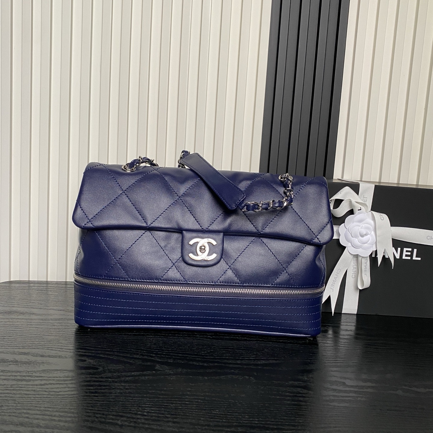 ch*el vintage Gr*ffiti tote airport bag 36x24x12cm