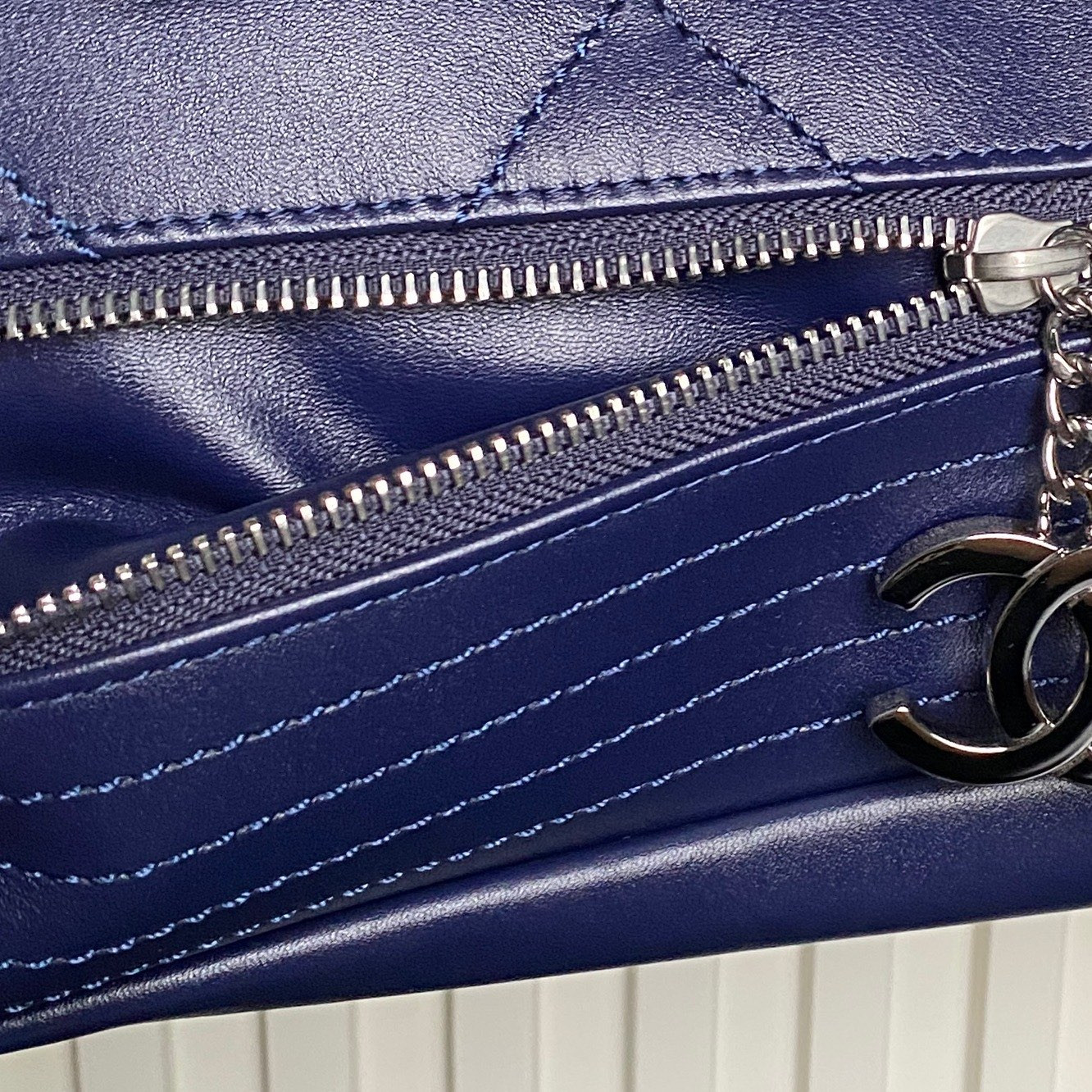 ch*el vintage Gr*ffiti tote airport bag 36x24x12cm