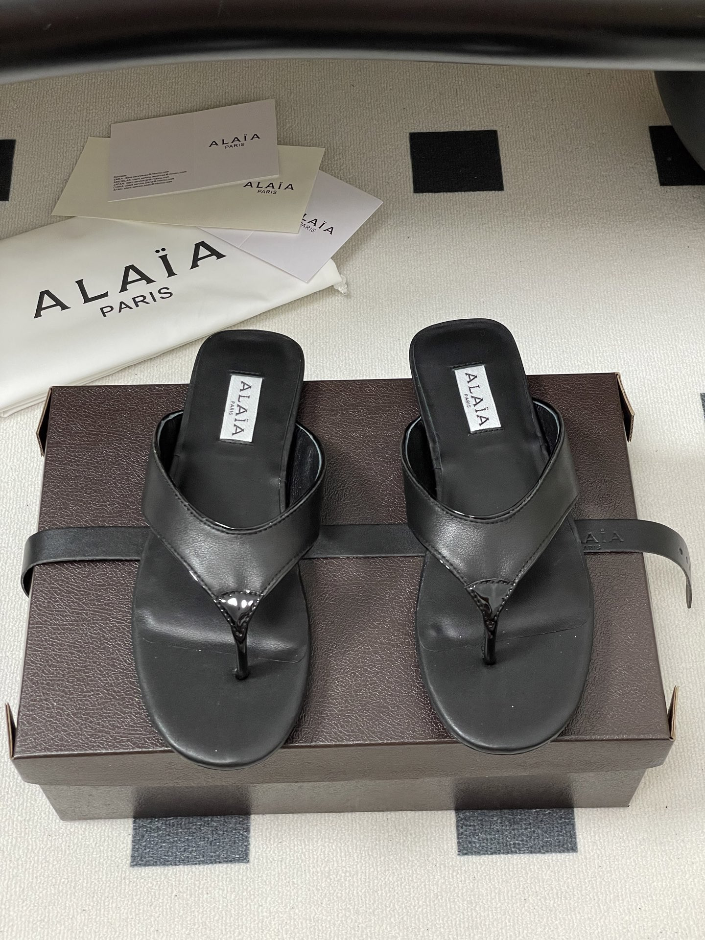 ua a1a1a triangle flat slides(cusT0mized size 7-10 days production time)
