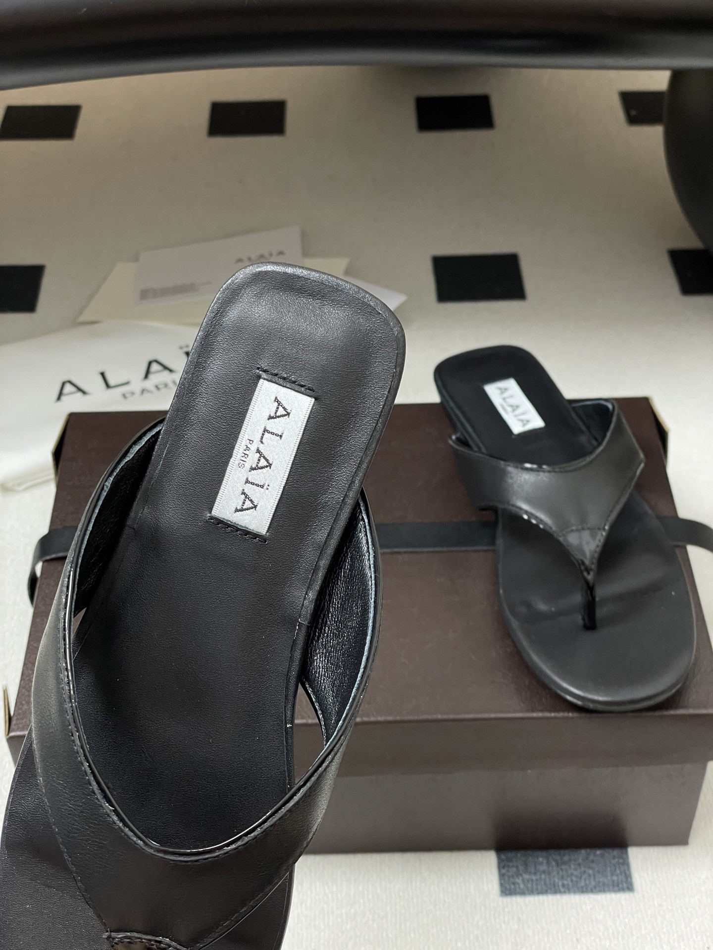 ua a1a1a triangle flat slides(cusT0mized size 7-10 days production time)