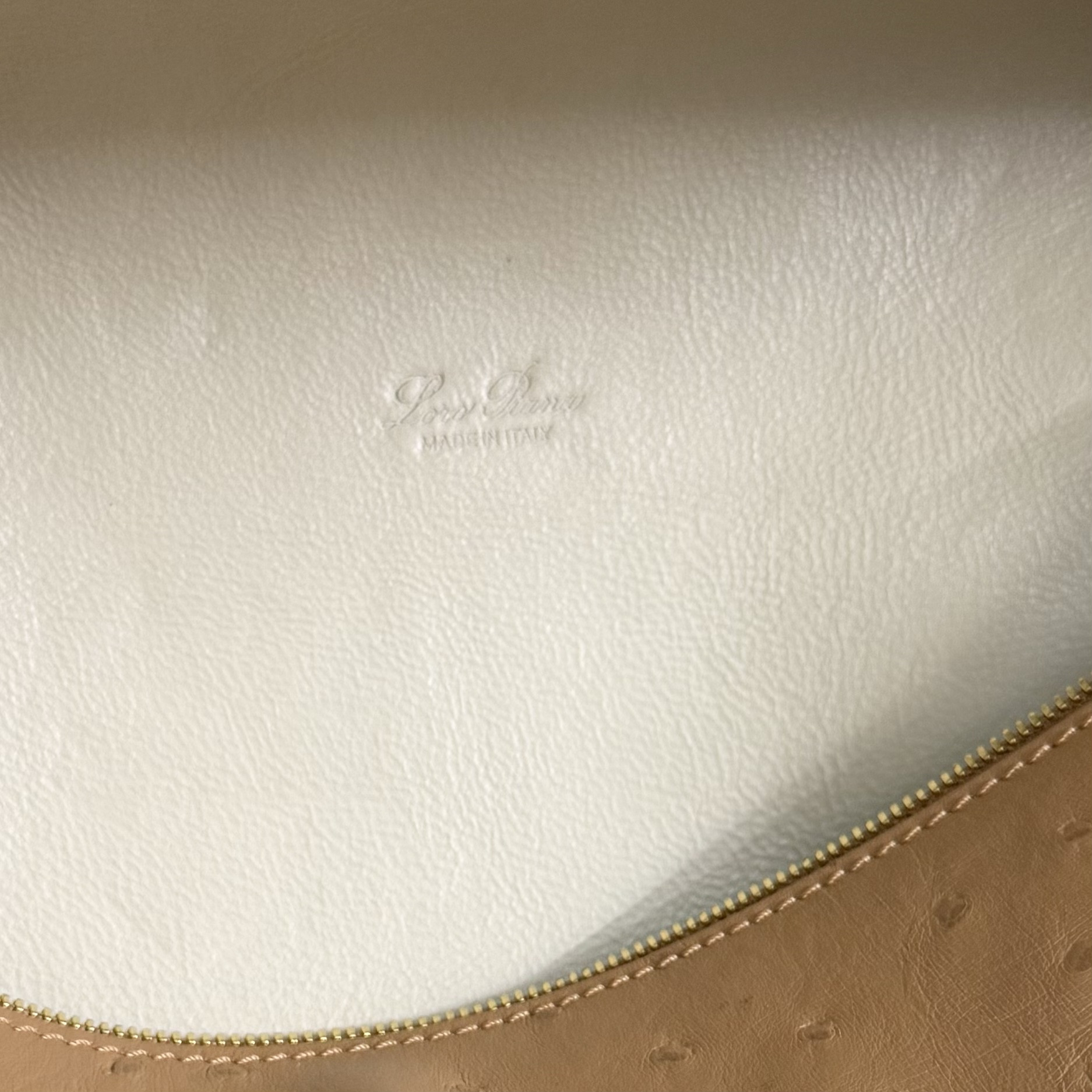 L**o p*ana extra pocket l27 ostrich-grained leather 16x27x10cm