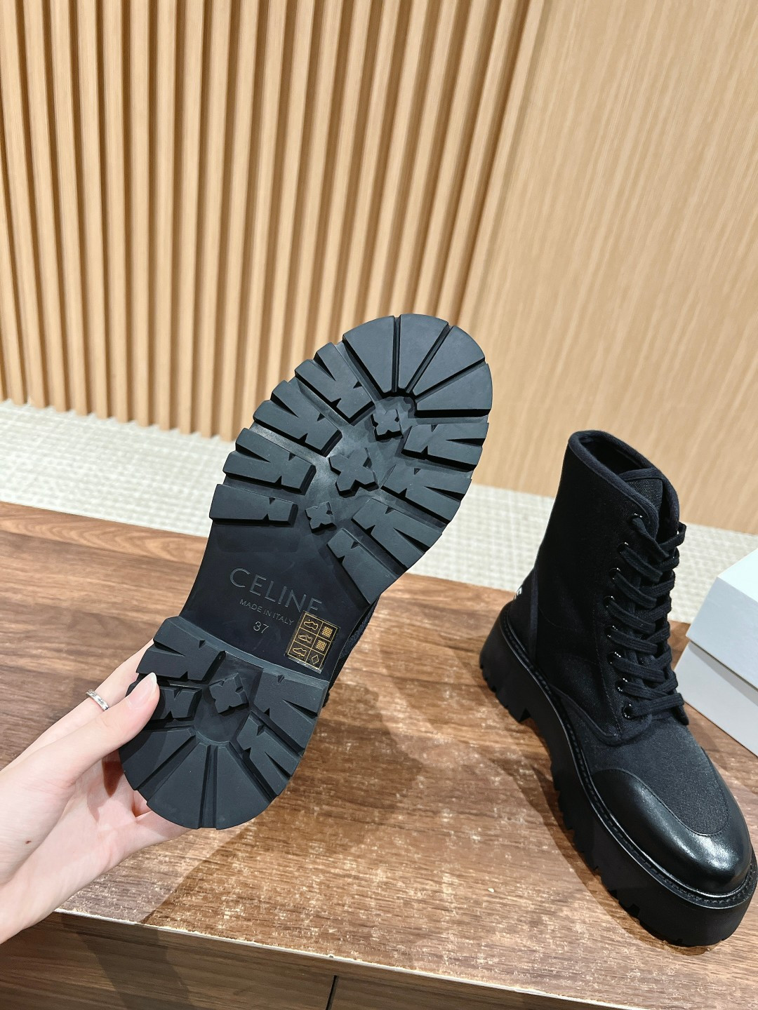 ua Ce**e bulky laced up boot in nylon and shiny bull 4.5cm heel
