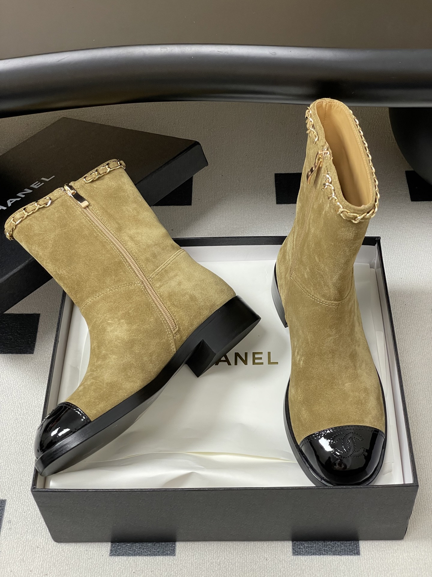 ua Ch*el boots