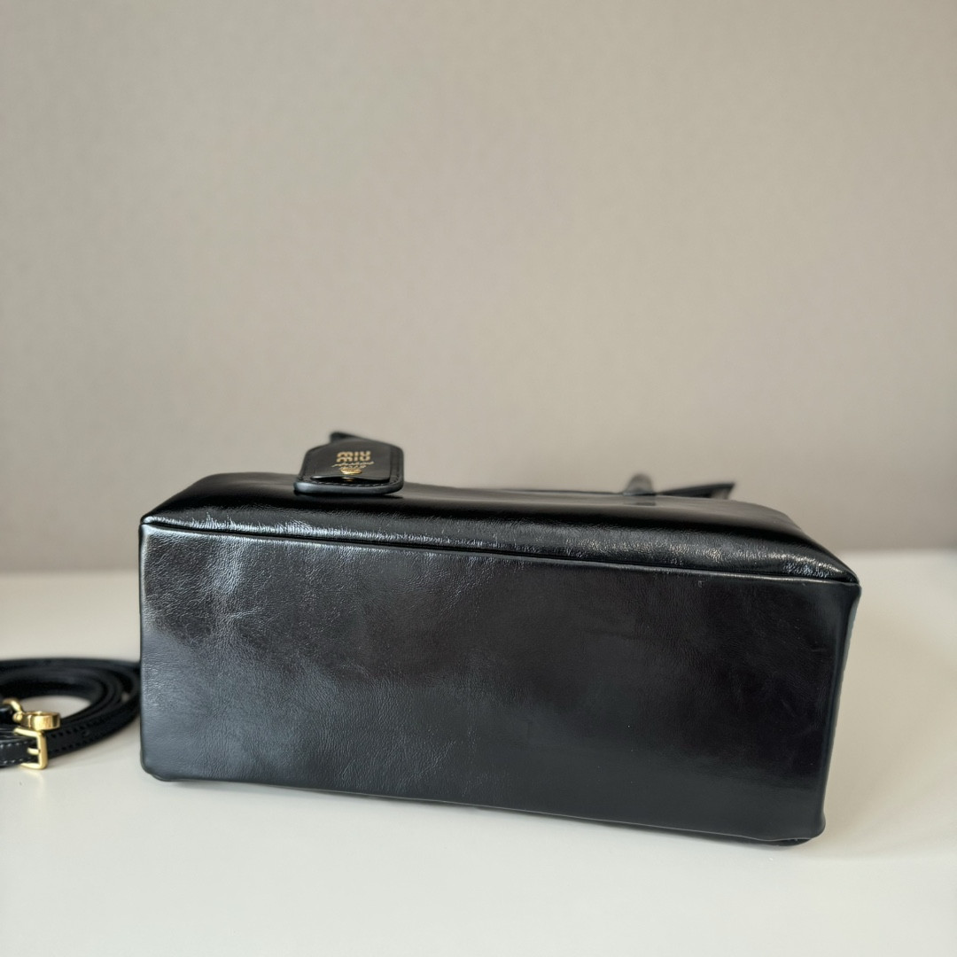 M1v M1v solitaire shiny leather bag 19.5x28x11cm