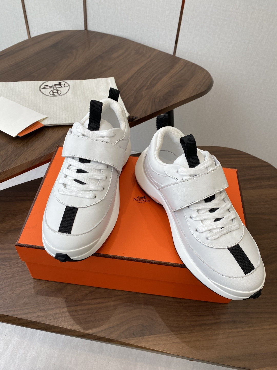 ua H**mes loop sneaker