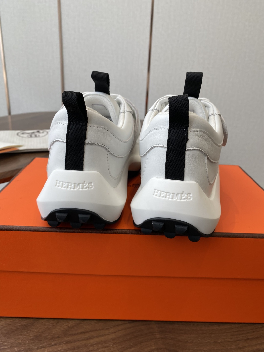ua H**mes loop sneaker