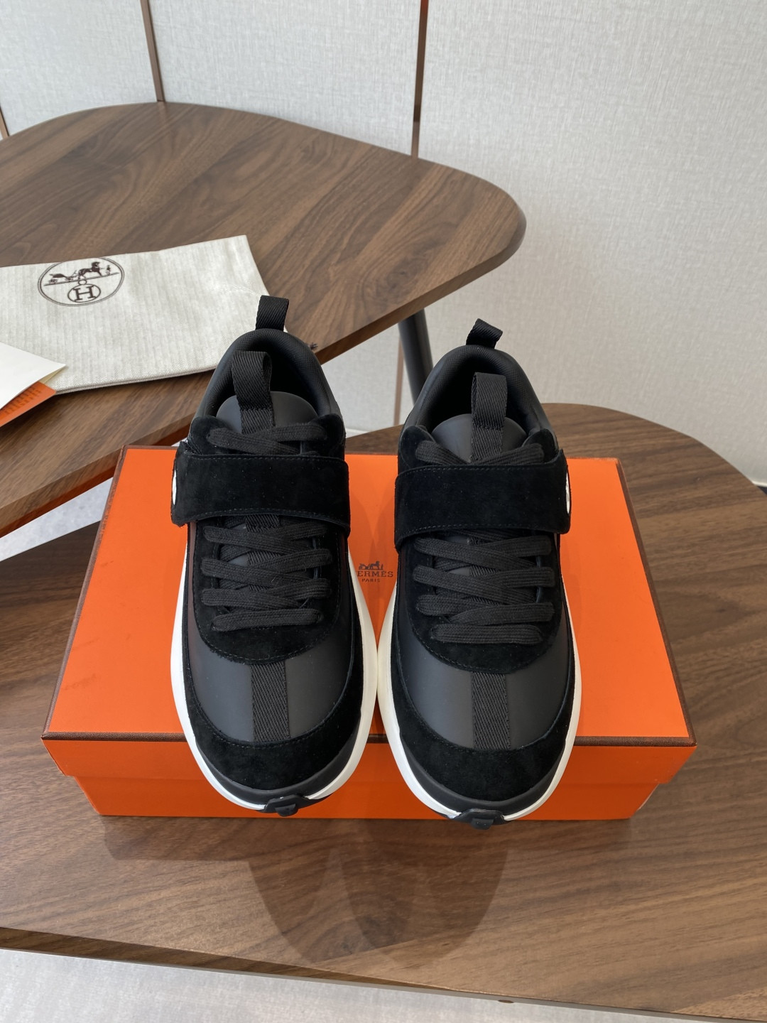 ua H**mes loop sneaker