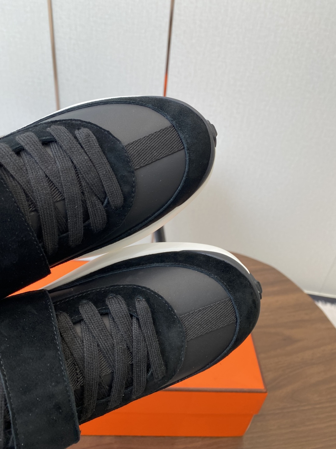 ua H**mes loop sneaker