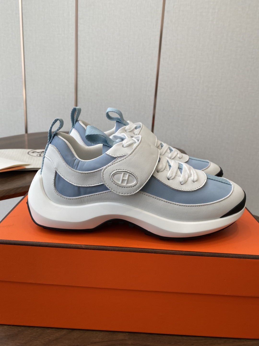 ua H**mes loop sneaker