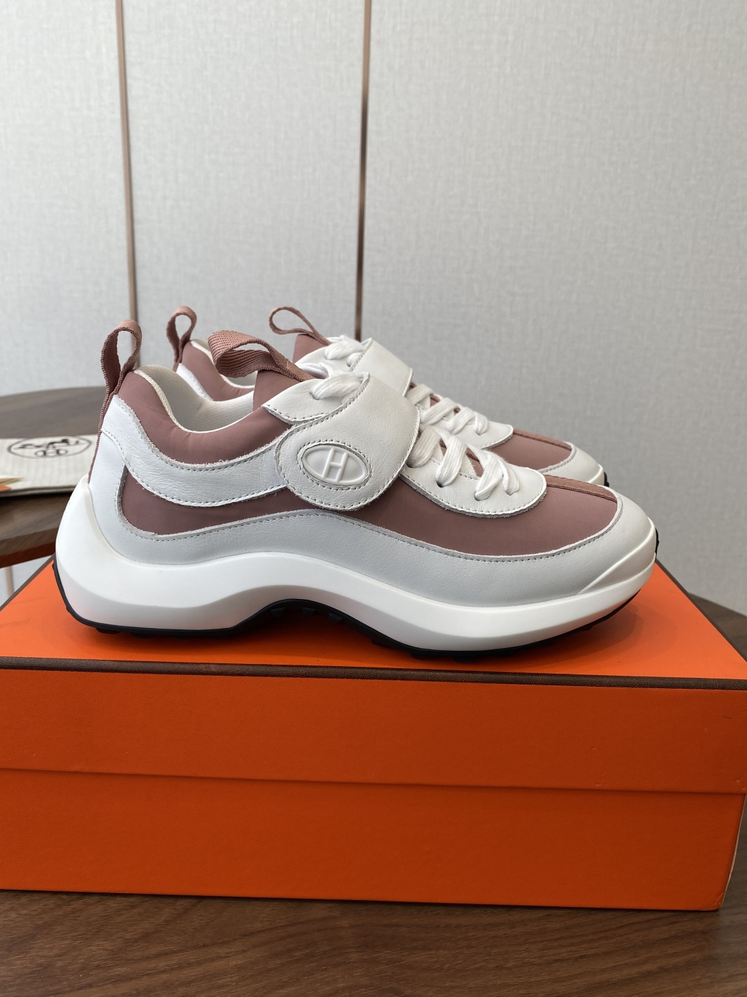 ua H**mes loop sneaker