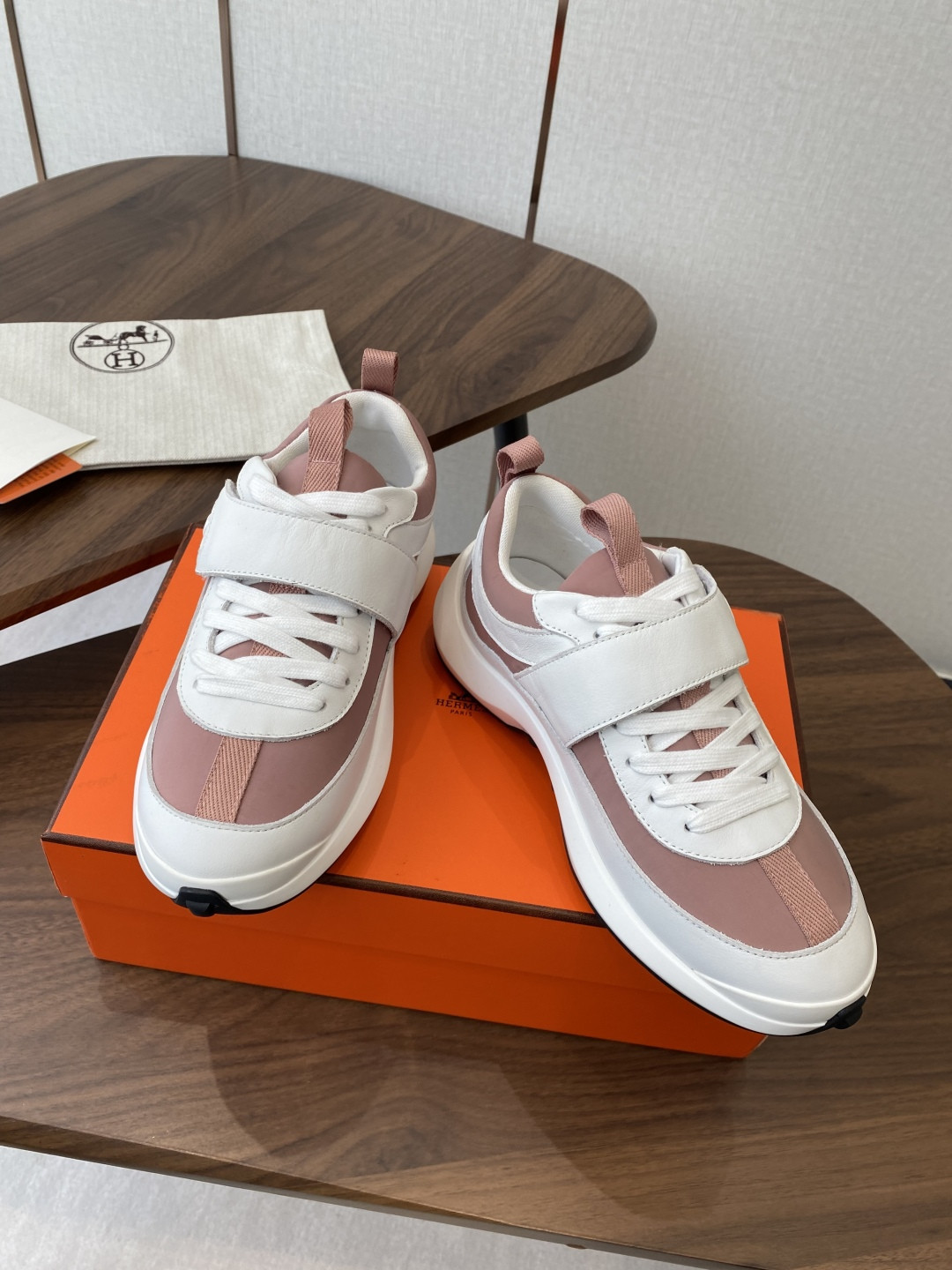 ua H**mes loop sneaker