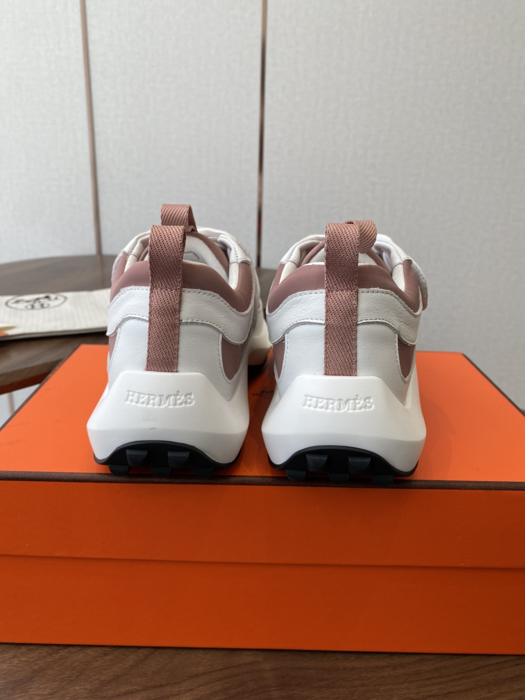 ua H**mes loop sneaker