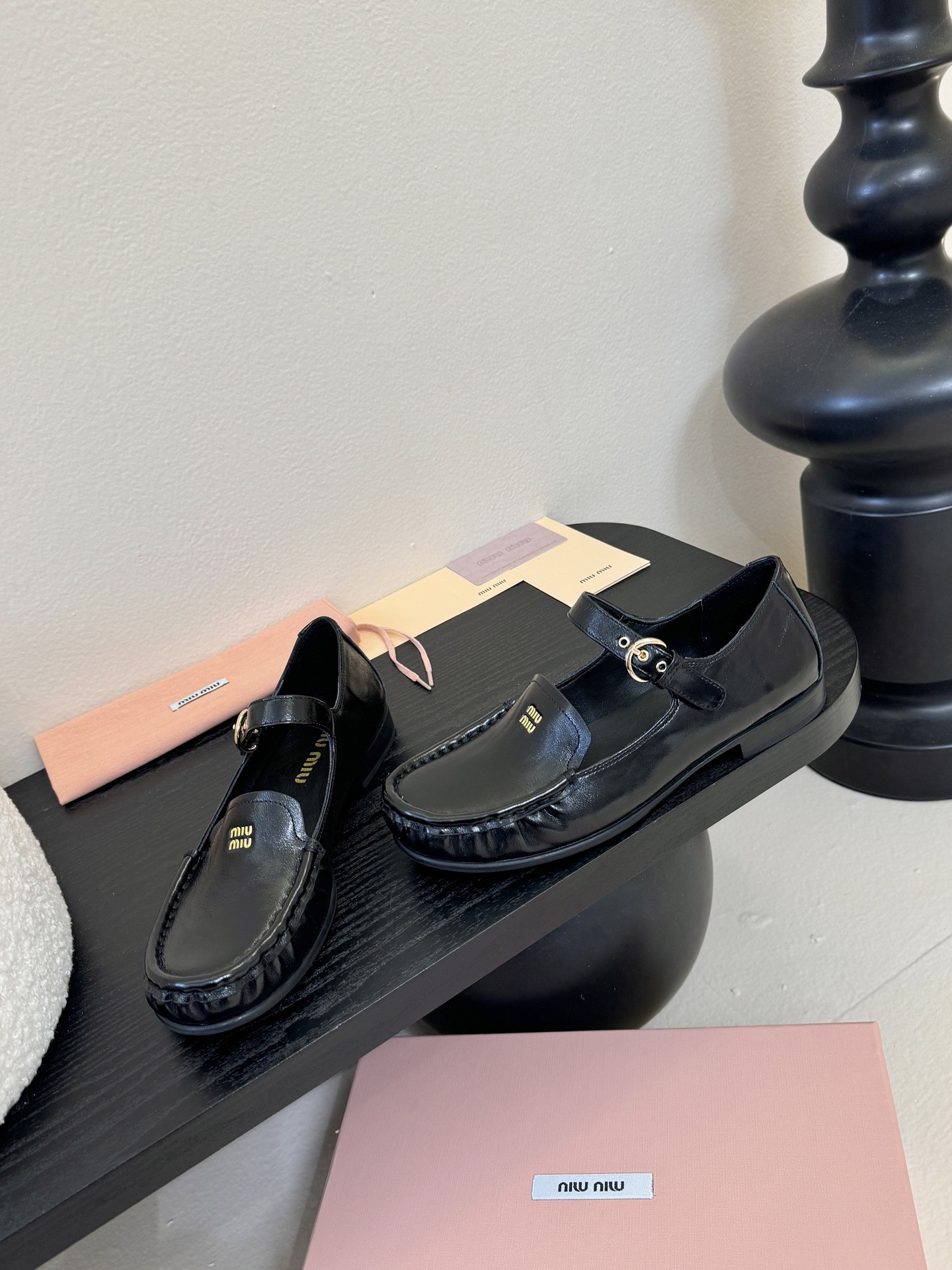 ua M1v M1v leather loafers with strap