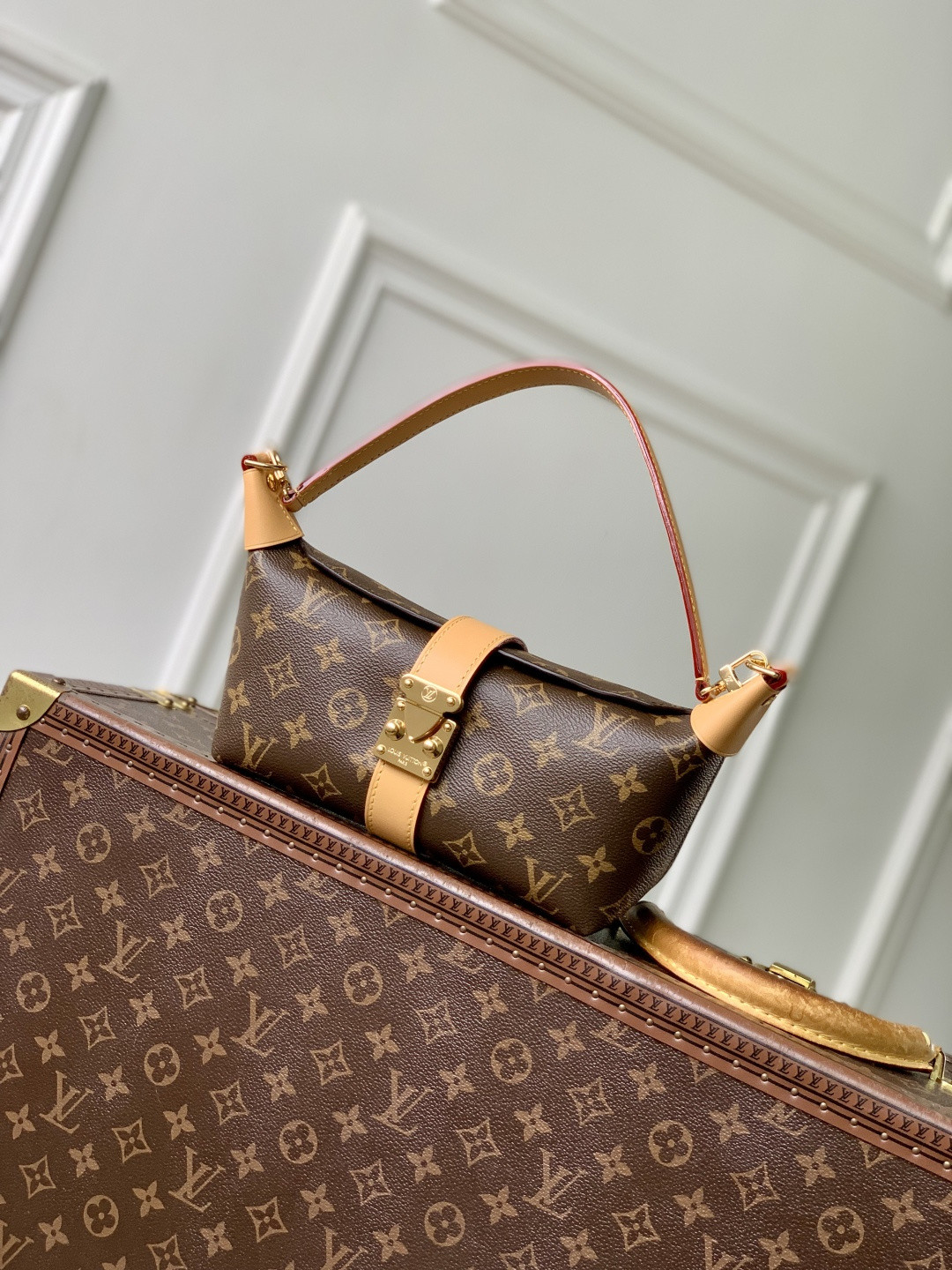 LV Pochette Mia M26191 22x14.5x8cm