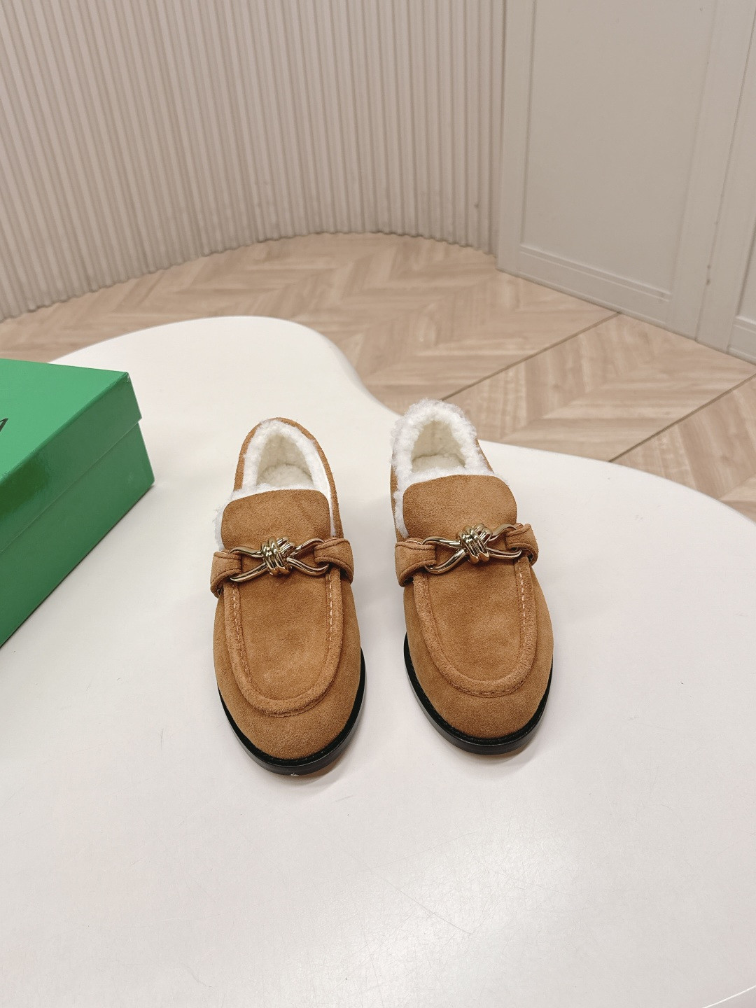 ua bo*te*ga Ve*ne*ta loafers shoes